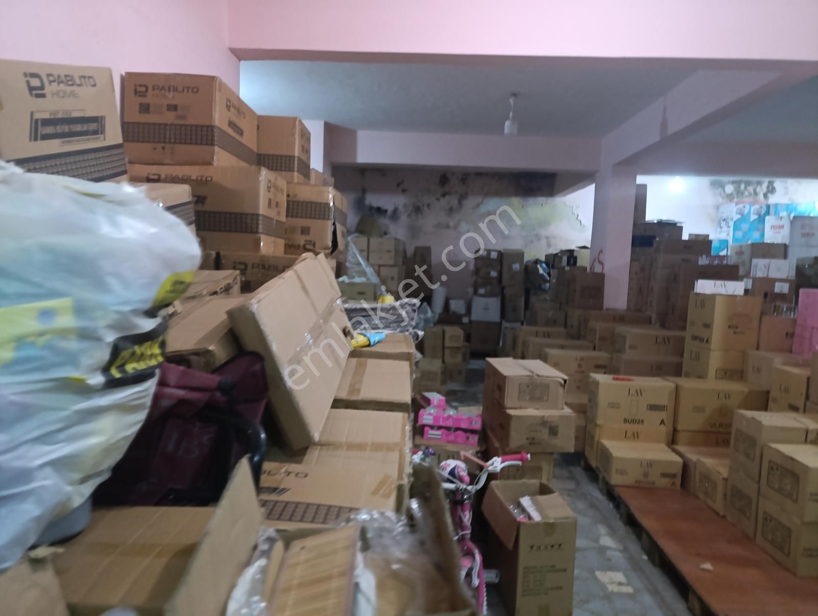 Esra Emlak Satılık Caddeye 2.binada 300 M2 Bodrum 100 M2 Dükkan