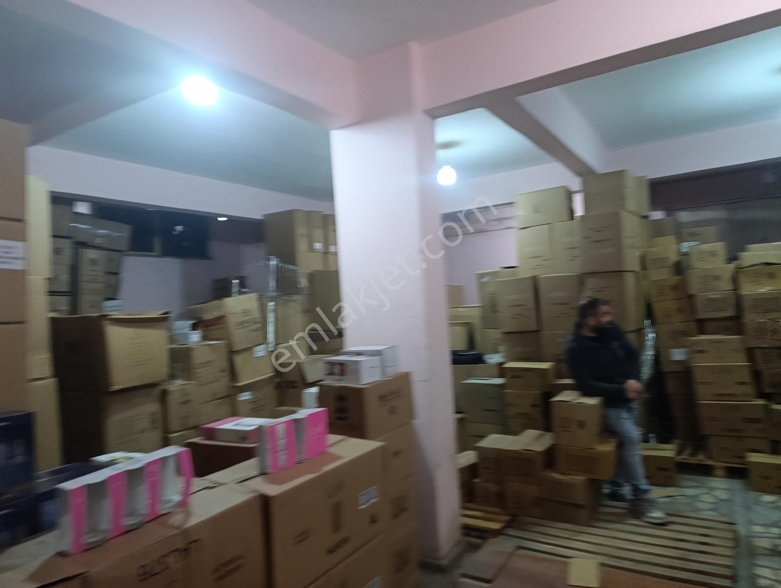 Esra Emlak Satılık Caddeye 2.binada 300 M2 Bodrum 100 M2 Dükkan - Görsel 3