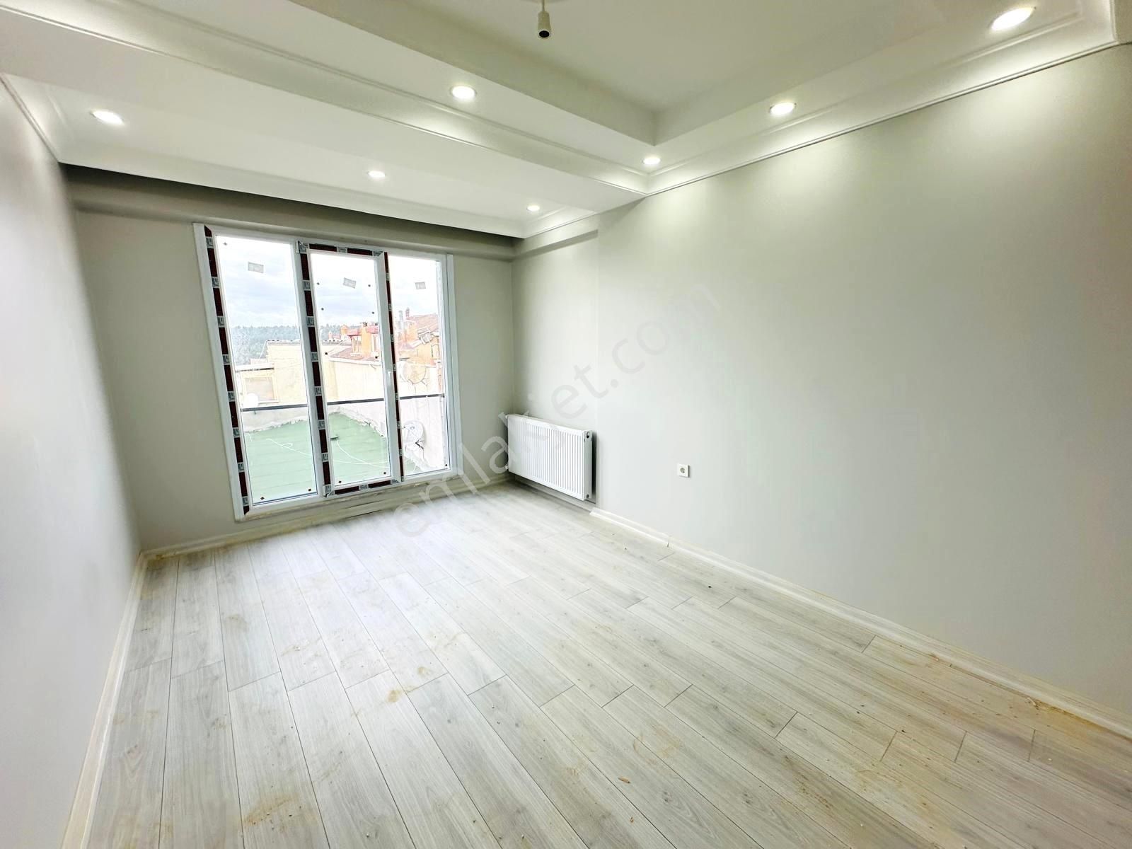 Esra Emlak'dan Söğütlüçeşmede 3+2 150m2 Sıfır Otoparklı Dublekss - Görsel 2