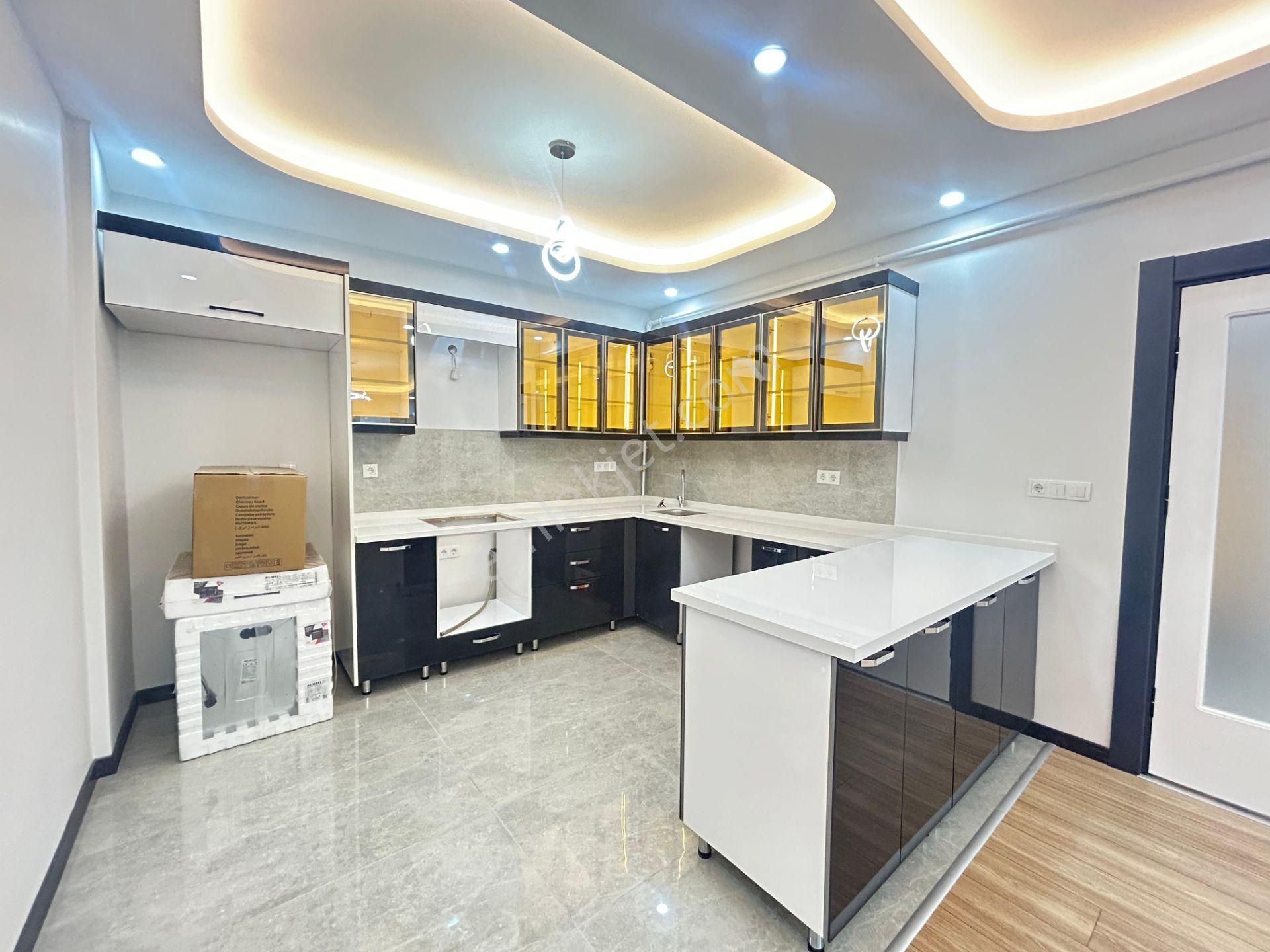 Taner'den Dikmen Cad'de 3+1 Amerikan Mutfaklı Bahçe Çıkışlı Lüks Daire