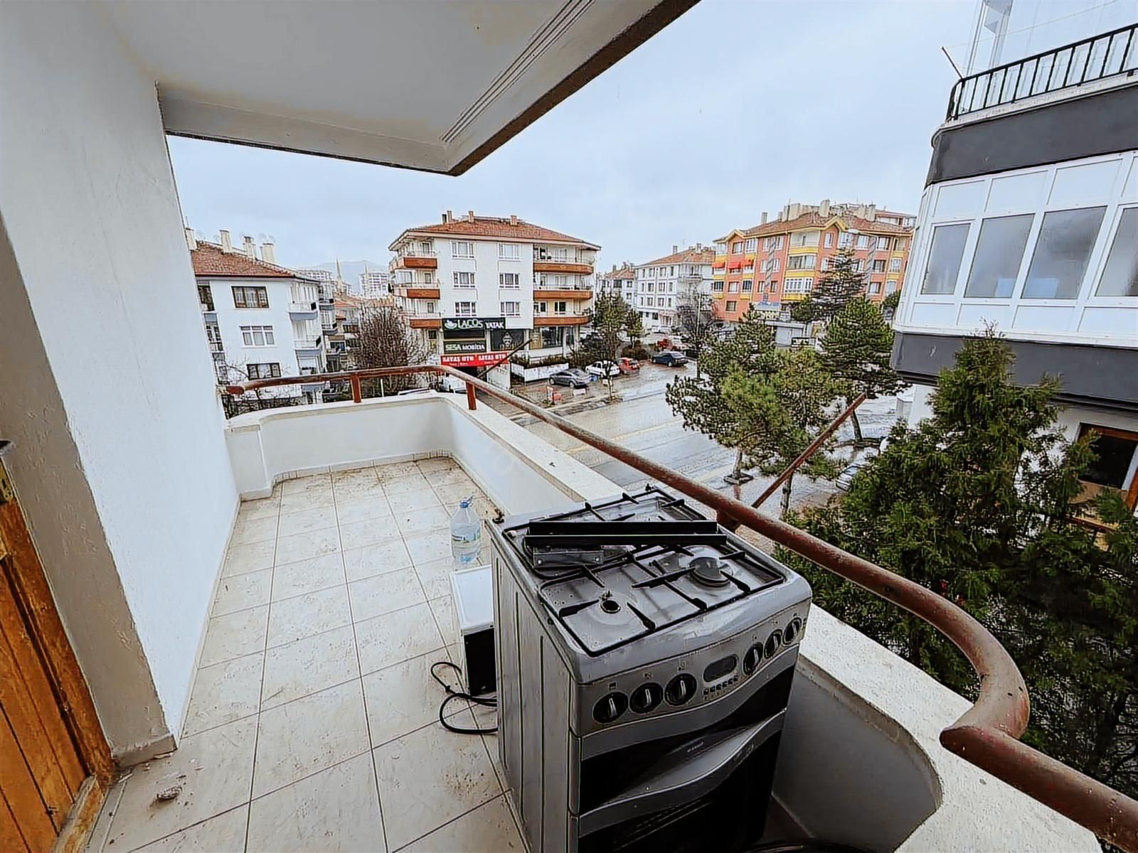 Şentürk Gayrimenkul'den//cadde Üzeri//ön Cephe**çift Balkon - Görsel 7