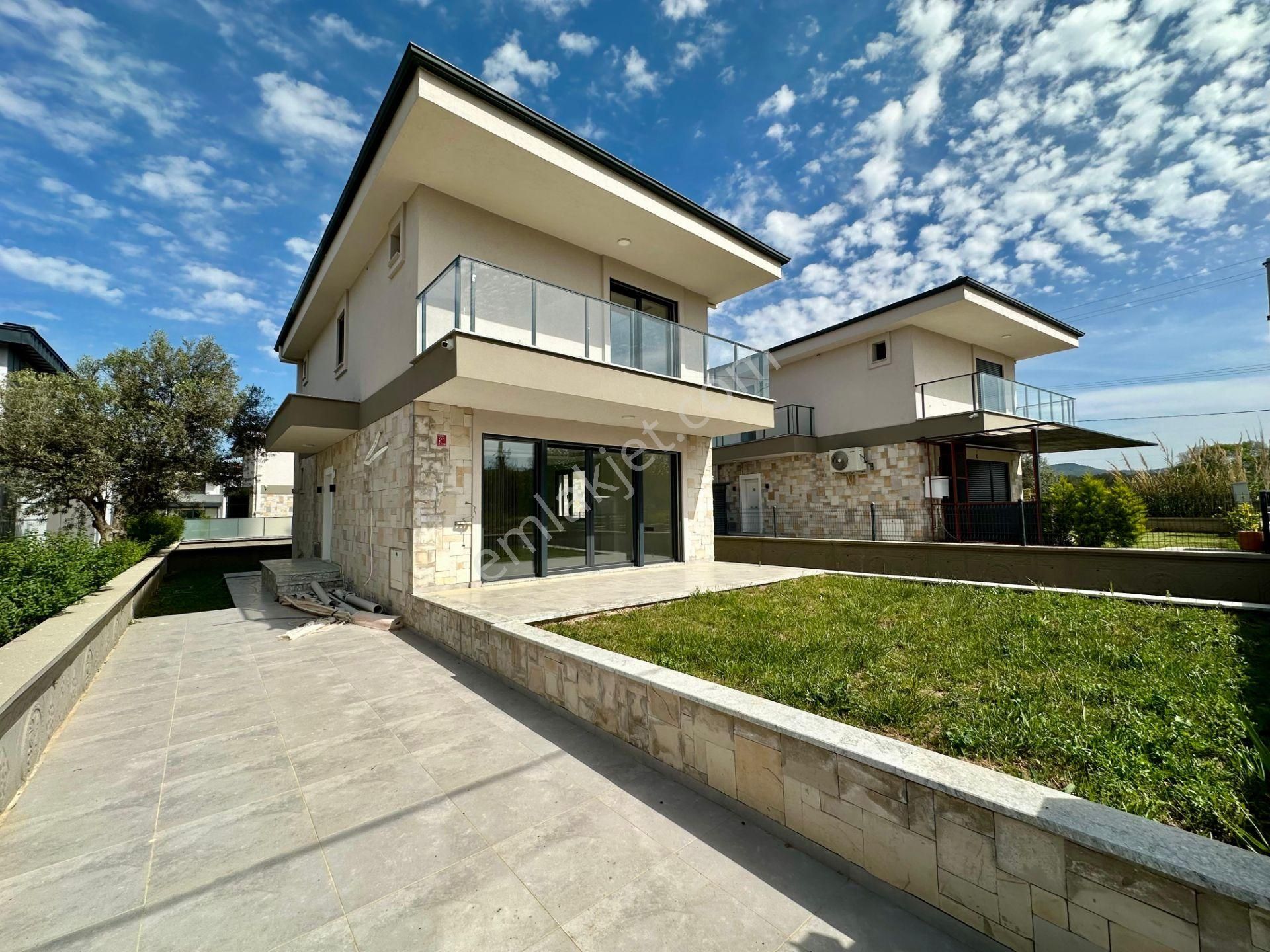 ꧁akçay Ay Emlak'tan꧂pelitköy'de Muhteşem Konumlu Denize Sadece 100 Mt Satılık 4+1 Tam Müstakil