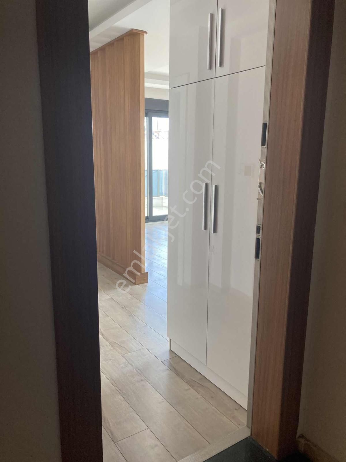 Fabrikalar Mahellesinde Kiralık 1+1 Geniş Ara Kat Yeni Daire - Görsel 13