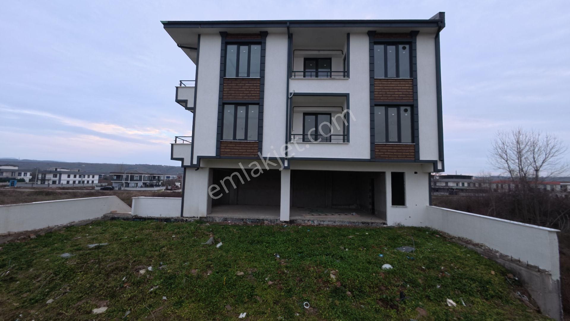 Sakarya Karasu'da Ana Yola Yakın Geniş M2li Asensörlü 2+1 Satılık Daire - Görsel 3