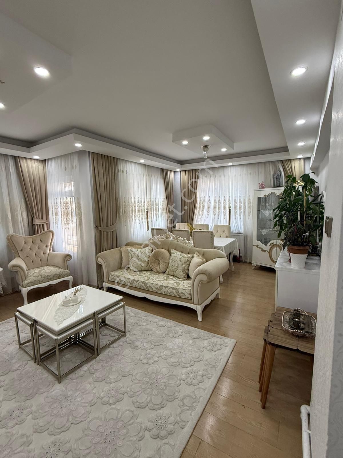 Akçe'den Merkezi Lokasyonda Bakımlı Lüx Daire