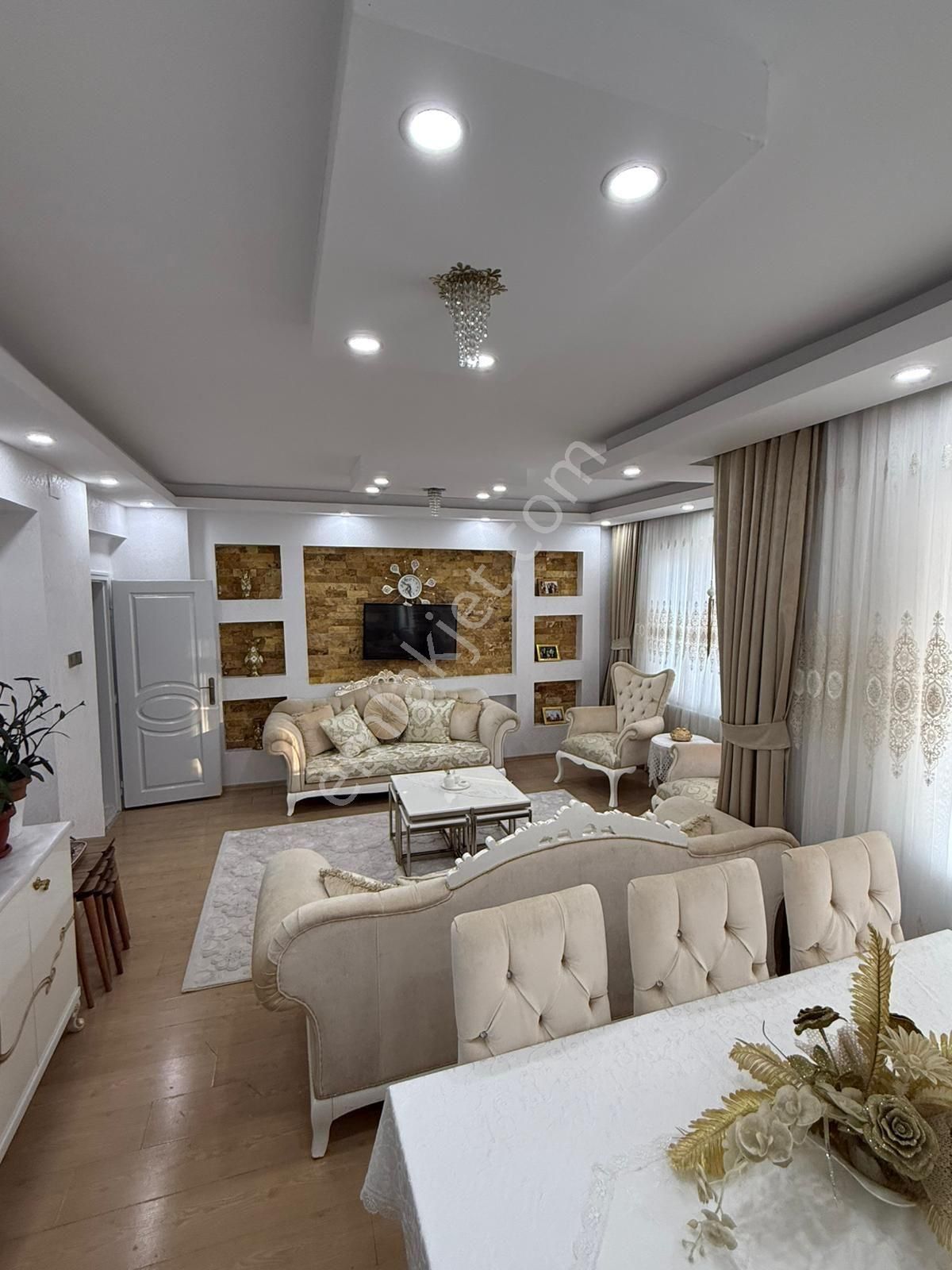 Akçe'den Merkezi Lokasyonda Bakımlı Lüx Daire - Görsel 3