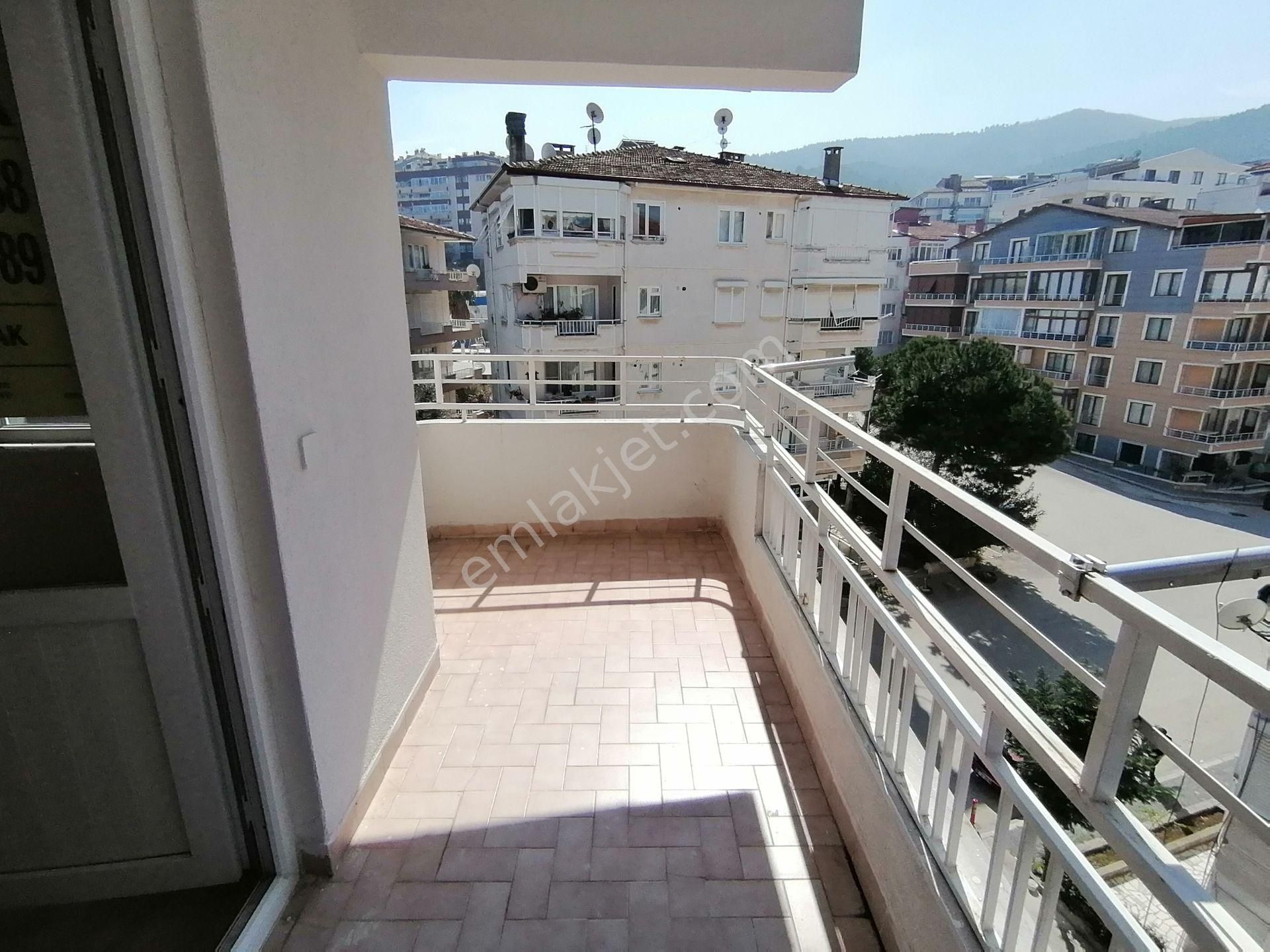 Şanlı Emlaktan..harmanlar Mh.'de ,sahile Çok Yakın / 2+1 / 100m2 / 4.kat / İskanlı Binada Satılık - Görsel 5