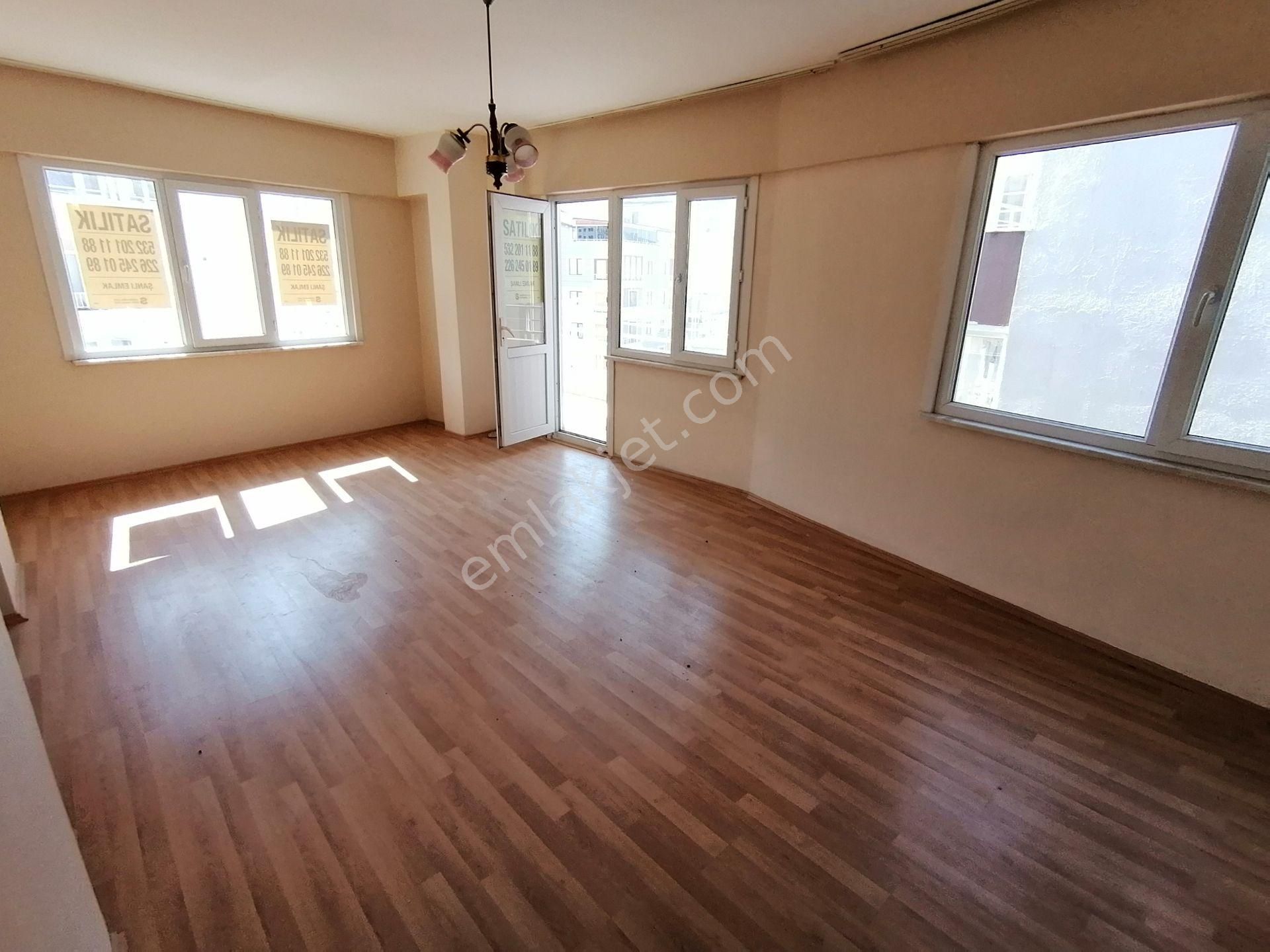 Şanlı Emlaktan..harmanlar Mh.'de ,sahile Çok Yakın / 2+1 / 100m2 / 4.kat / İskanlı Binada Satılık