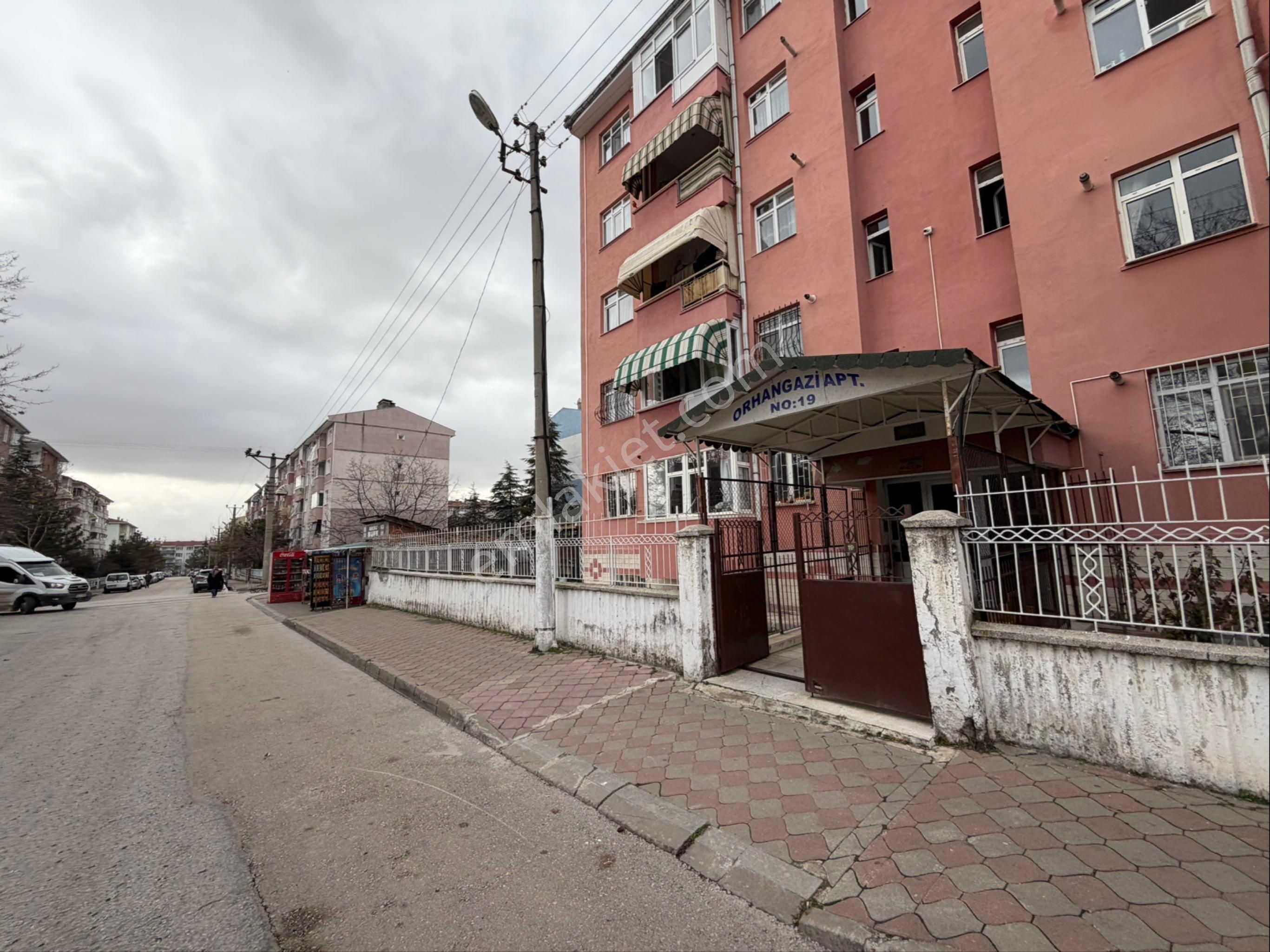 A L C Den Metro Yakını Ara Kat Salon Bağımsız 3+1 Satılık Daire - Görsel 30