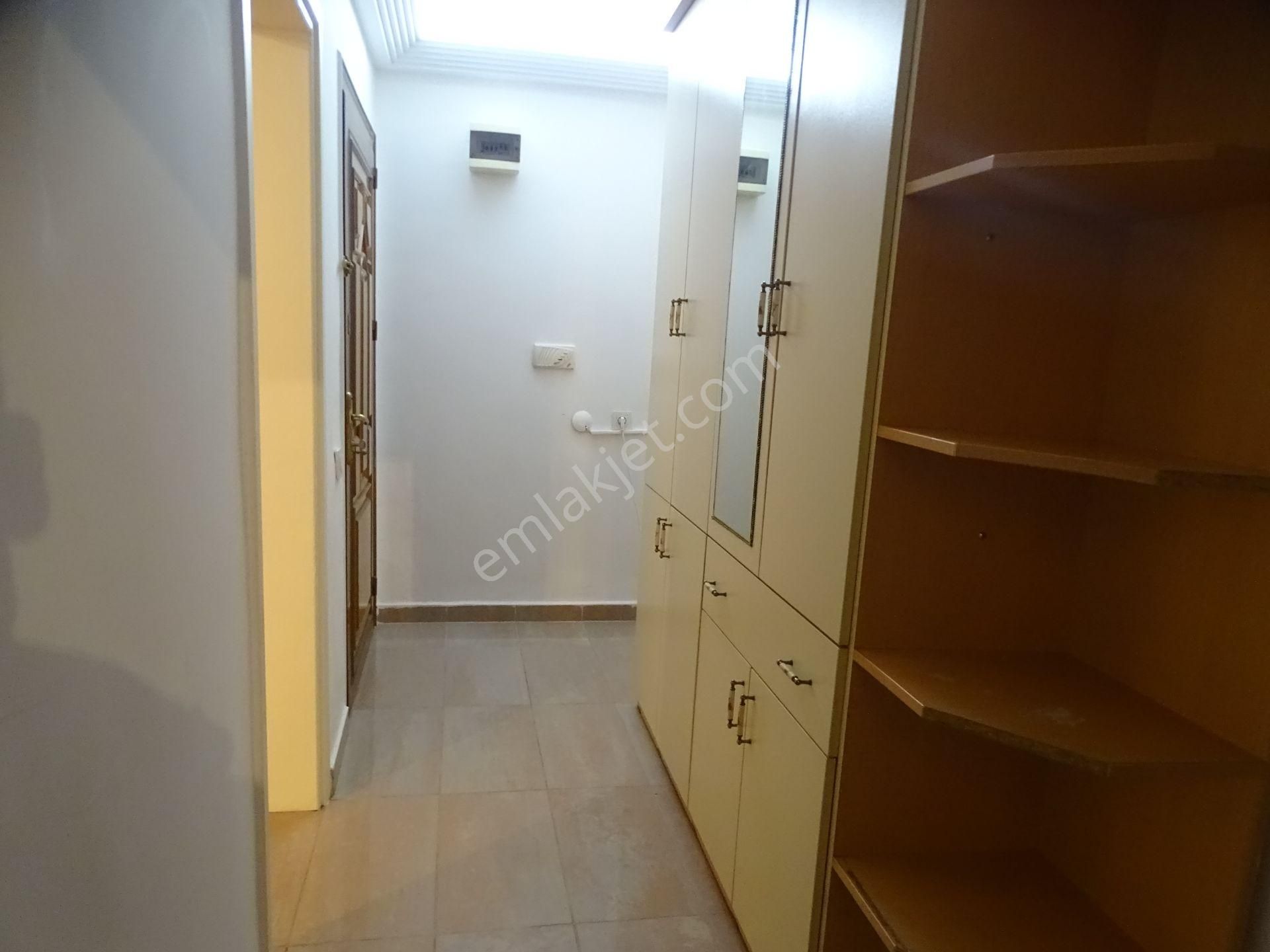 İstinye Parka Yakın Güvenlikli Otoparklı Sitede 3+1 Kombili Daire - Görsel 2