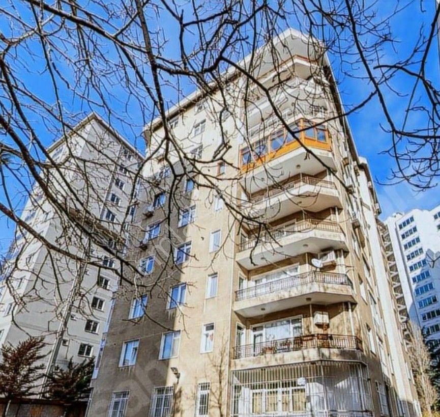 Kozyatağı Yatırım İçin Uygun 145 M2 3+1 Balkonlu İskanlı Satılık