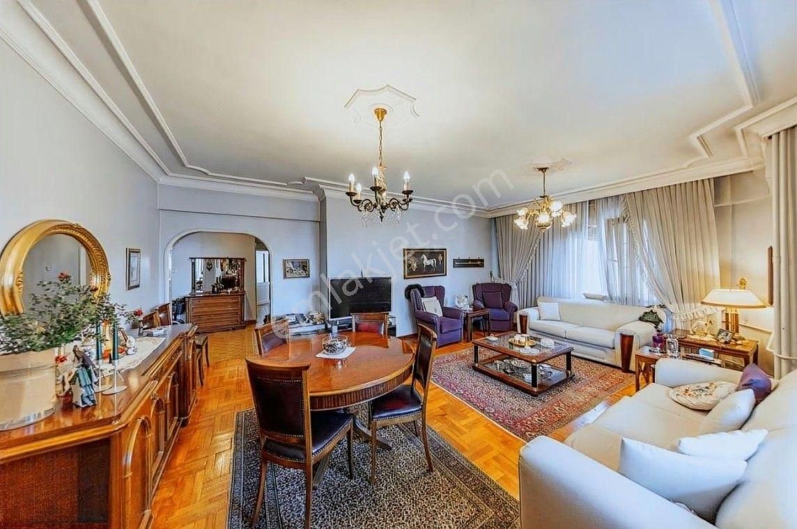 Kozyatağı Yatırım İçin Uygun 145 M2 3+1 Balkonlu İskanlı Satılık - Görsel 3