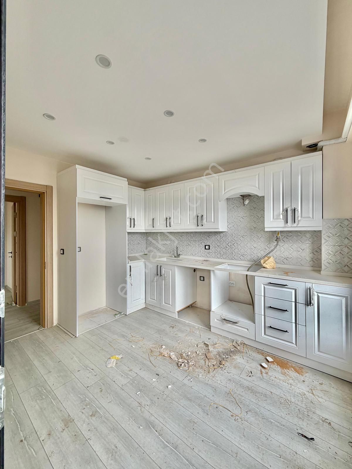 Cumhuriyet Mahallesi 🏡 ✅2+1 95m2 4 Katlının 3 Katı Arakat ❇️kapalı Mutfak Petek Kombili