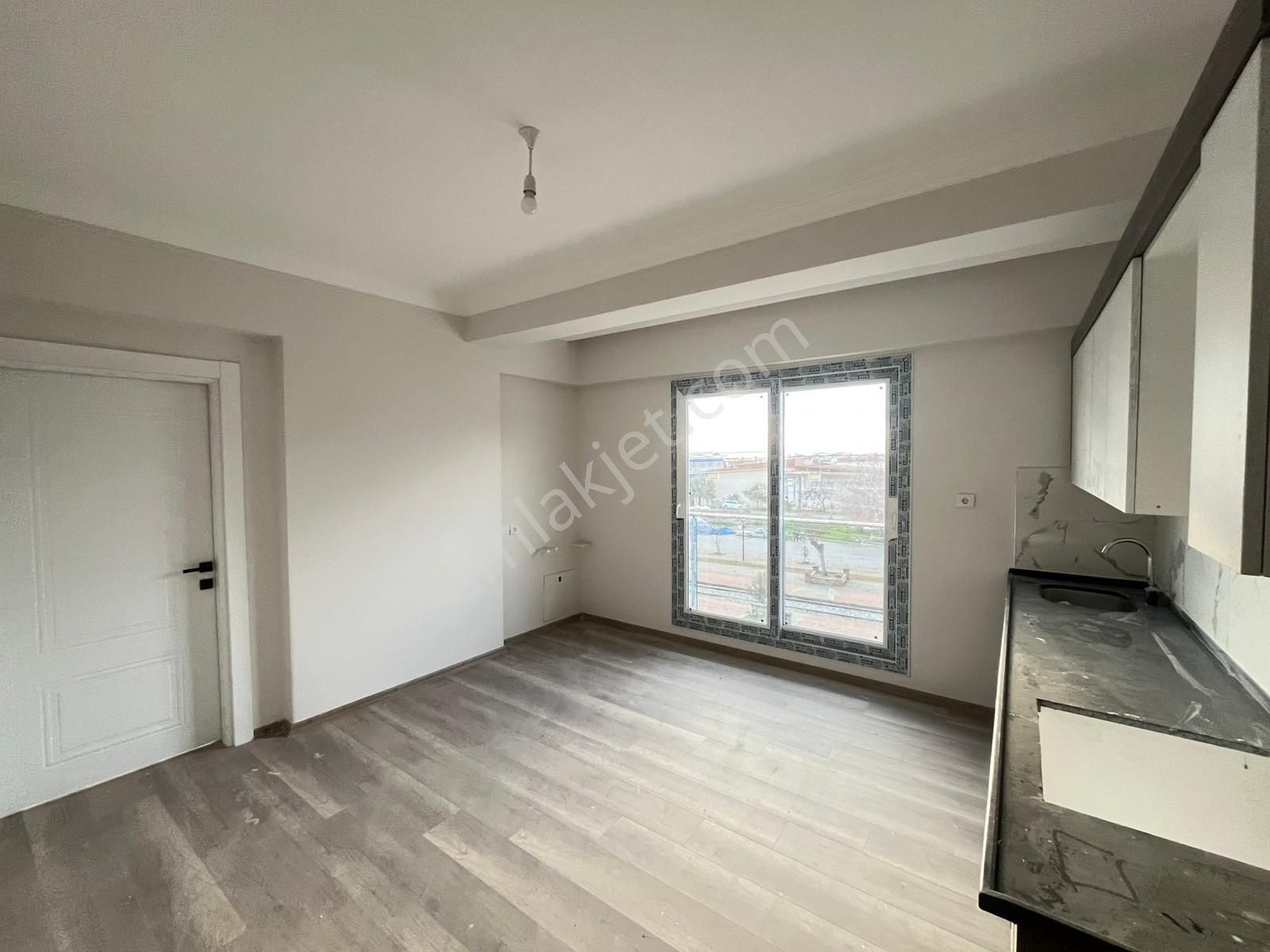 Sümer Mahallesin De Satılık 1+1 Sıfır Daire ! - Görsel 7