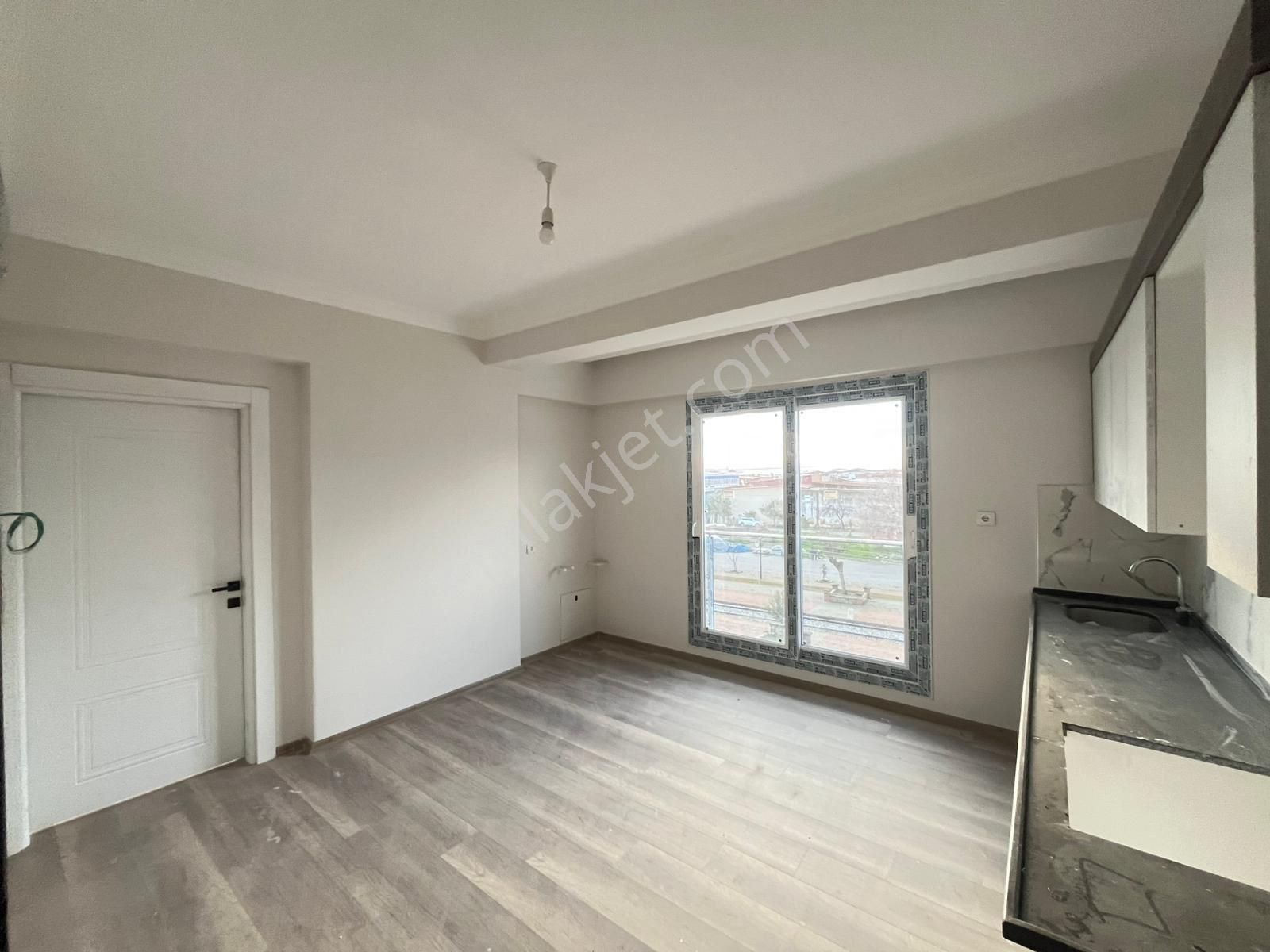 Sümer Mahallesin De Satılık 1+1 Sıfır Daire ! - Görsel 6