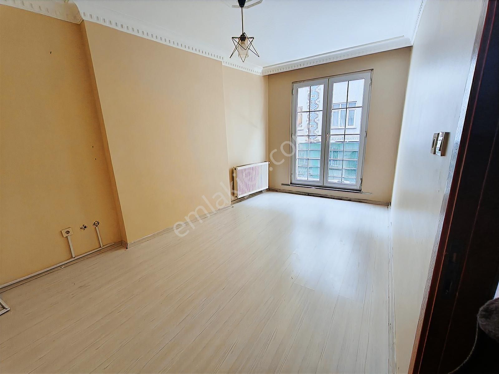 Bahçelievler Cumhuriyet Mh.1 Kat 2008 Yılı Yapımı Kiralık