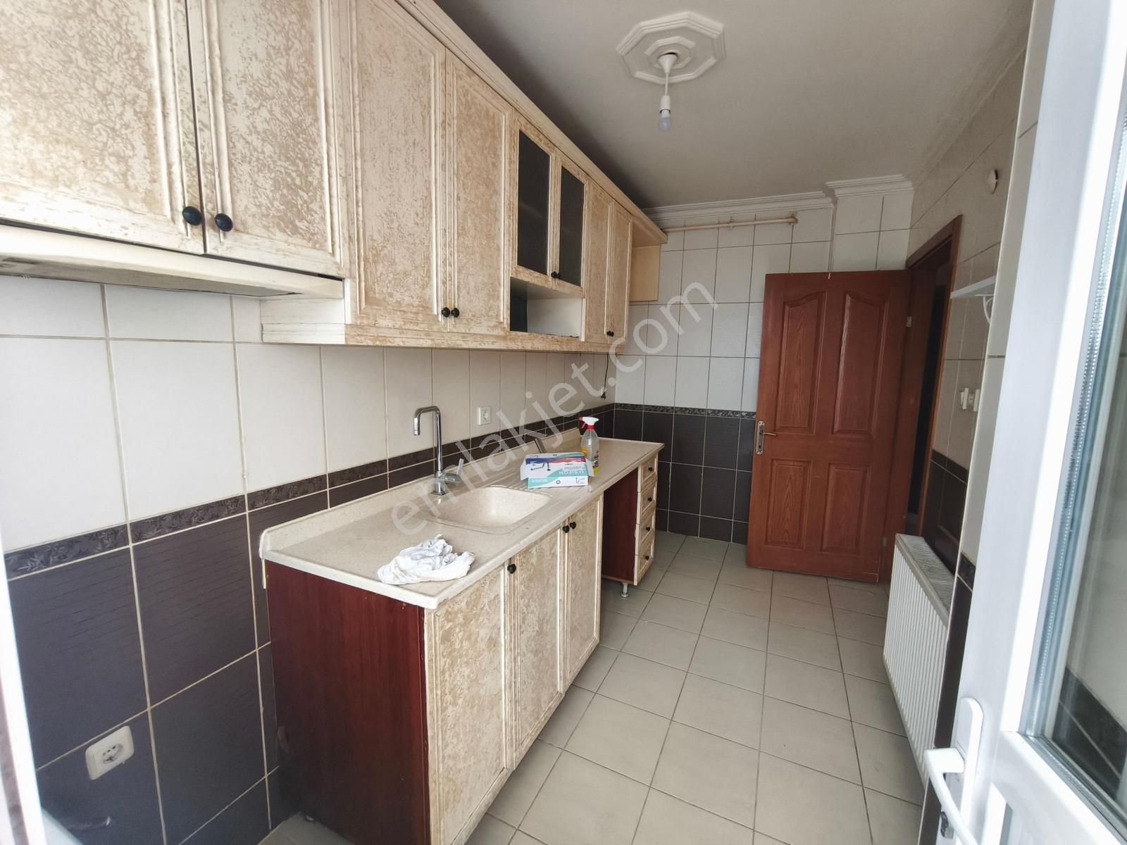 Bahçelievler Cumhuriyet Mh.1 Kat 2008 Yılı Yapımı Kiralık - Görsel 2