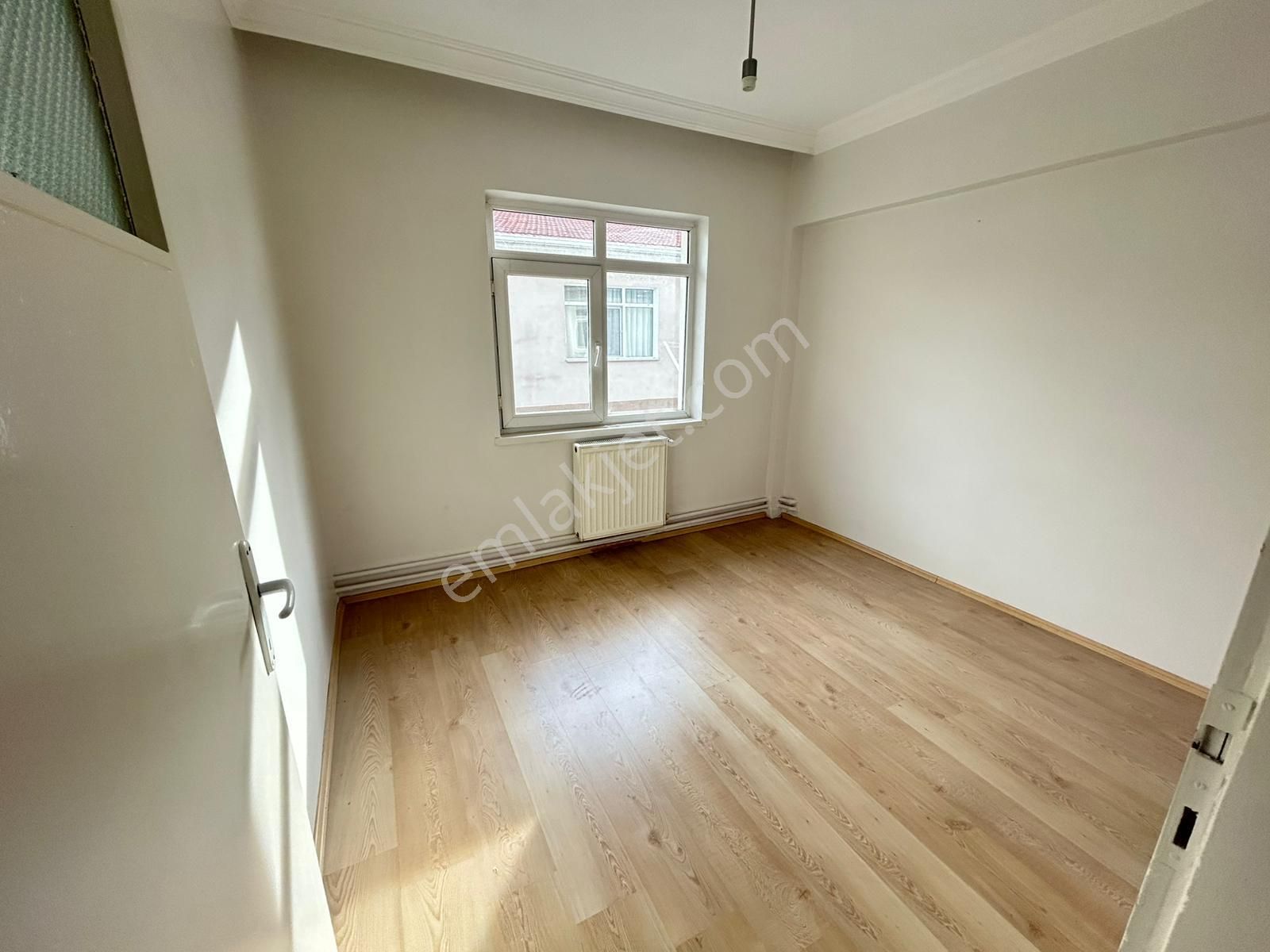 Taner'den Dikmen Nisan Sok'ta 3.kat Ön Cephe 3+1 Mantolamalı Boş - Görsel 5