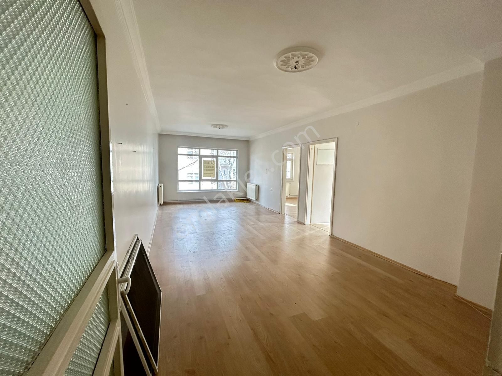 Taner'den Dikmen Nisan Sok'ta 3.kat Ön Cephe 3+1 Mantolamalı Boş - Görsel 22