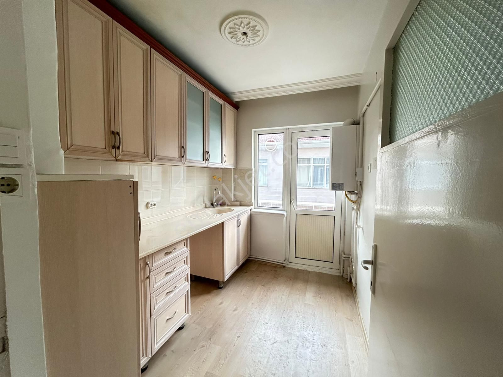 Taner'den Dikmen Nisan Sok'ta 3.kat Ön Cephe 3+1 Mantolamalı Boş - Görsel 20