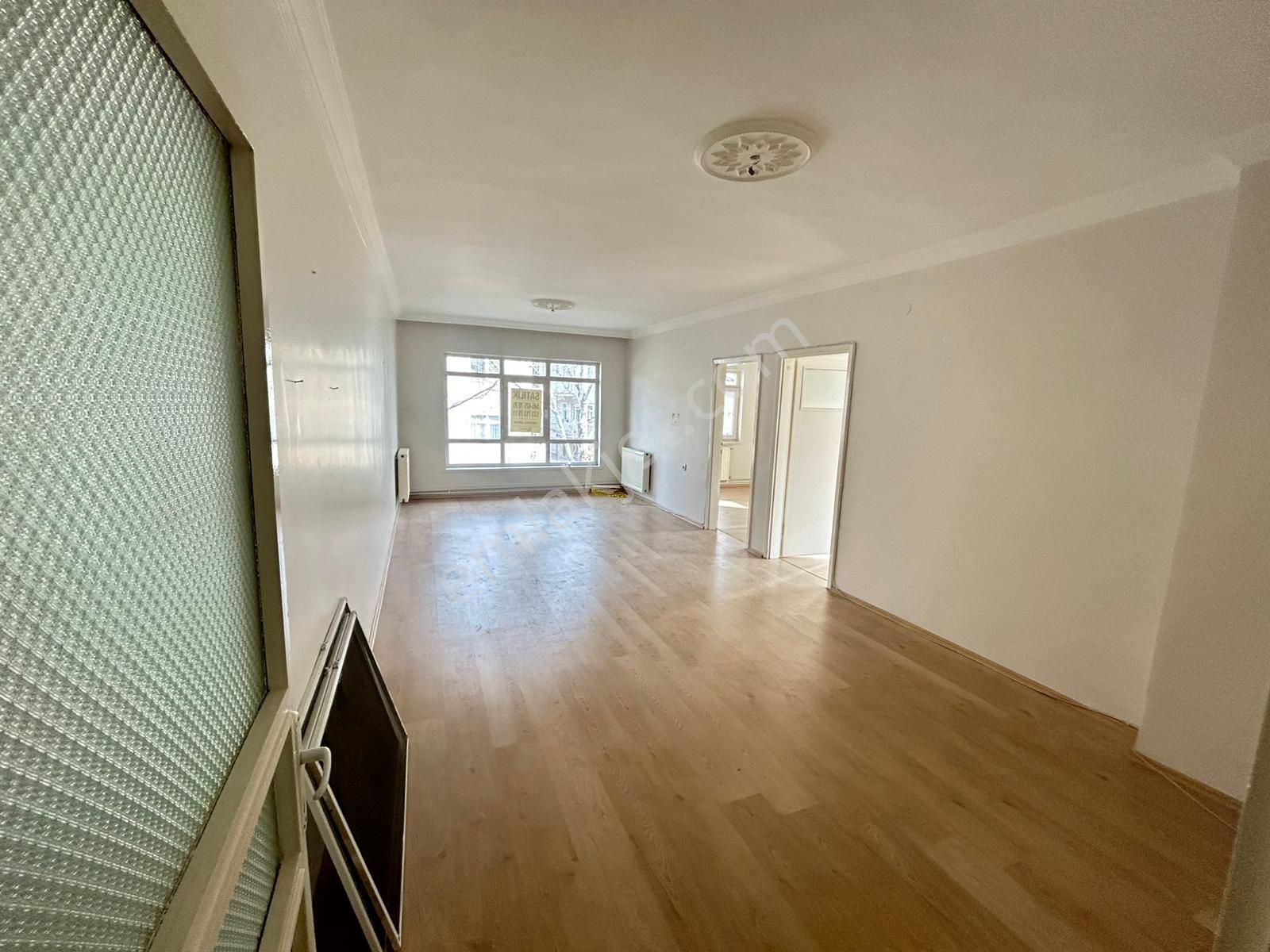 Taner'den Dikmen Nisan Sok'ta 3.kat Ön Cephe 3+1 Mantolamalı Boş