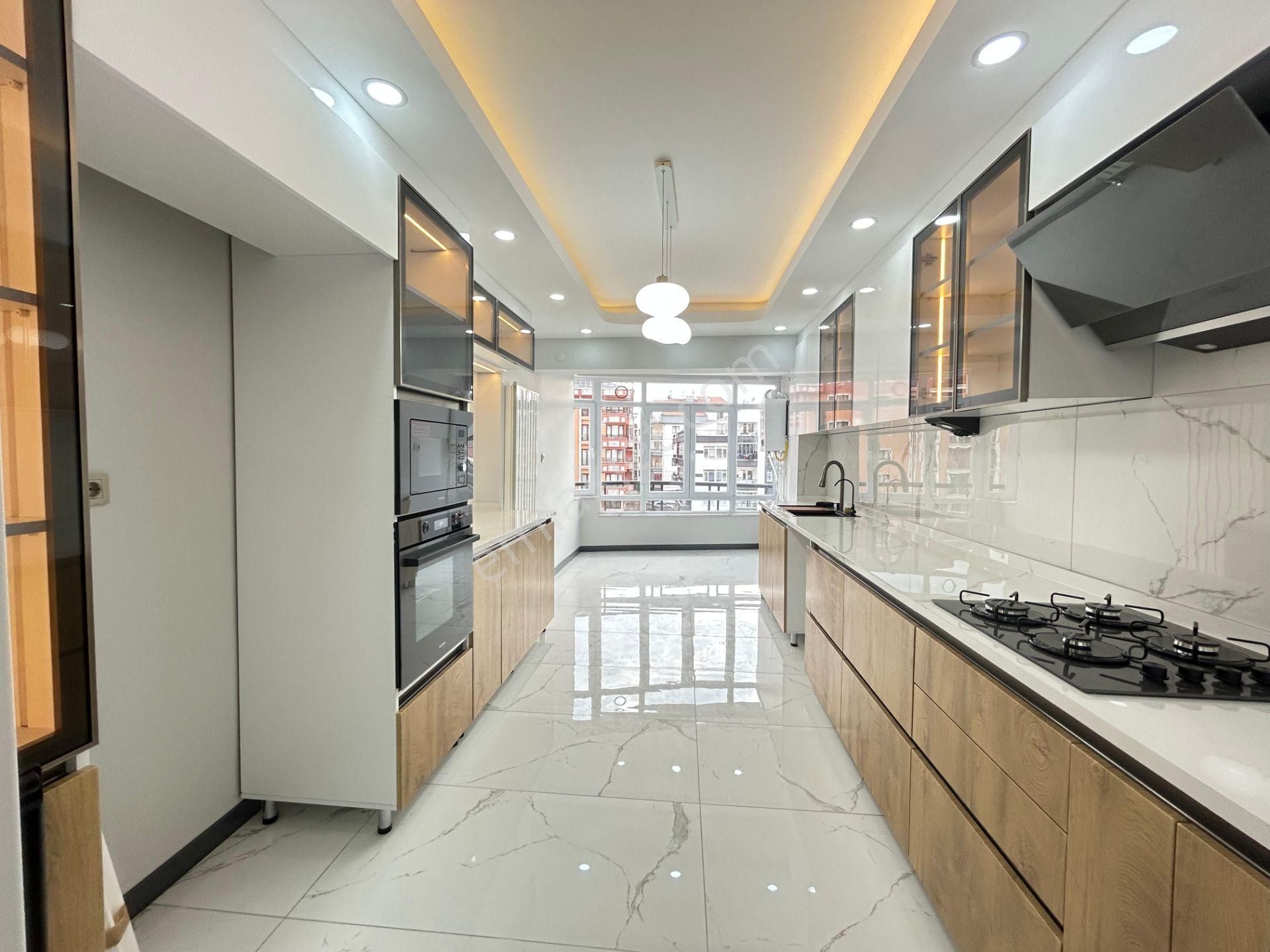 Taner'den Dikmen Cad. Yakını 3+1 Asansörlü Garajlı Süper Lüks Orta Kat Manzaralı - Görsel 33