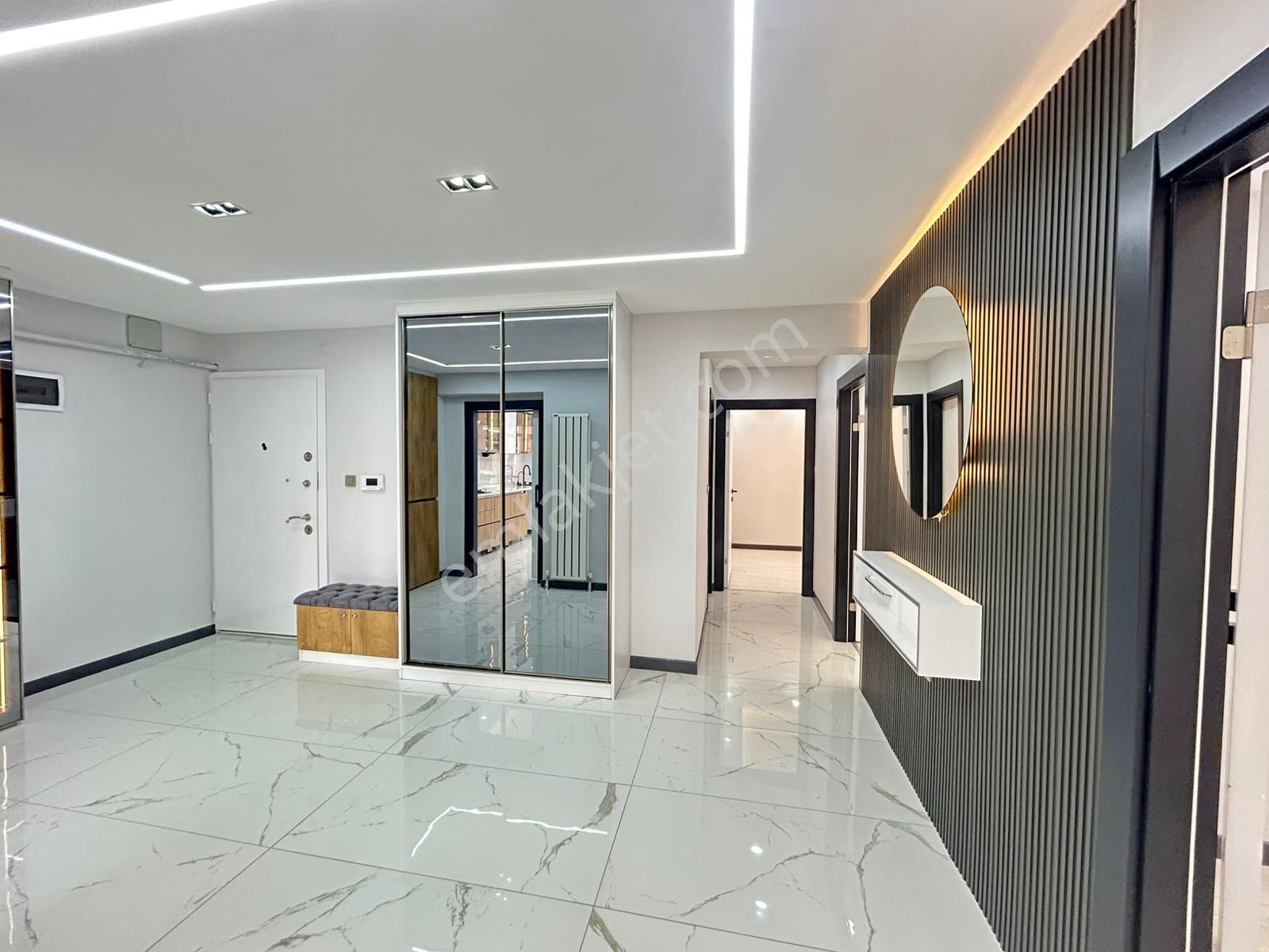 Taner'den Dikmen Cad. Yakını 3+1 Asansörlü Garajlı Süper Lüks Orta Kat Manzaralı - Görsel 10