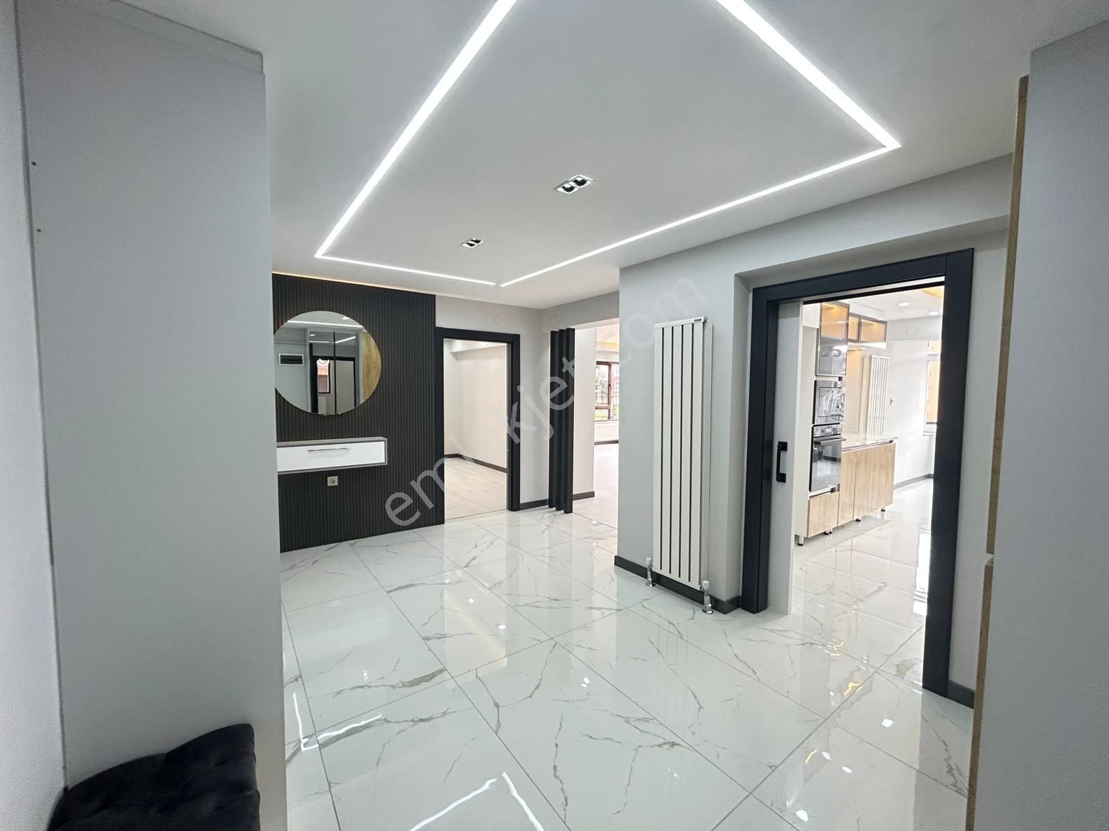 Taner'den Dikmen Cad. Yakını 3+1 Asansörlü Garajlı Süper Lüks Orta Kat Manzaralı - Görsel 24