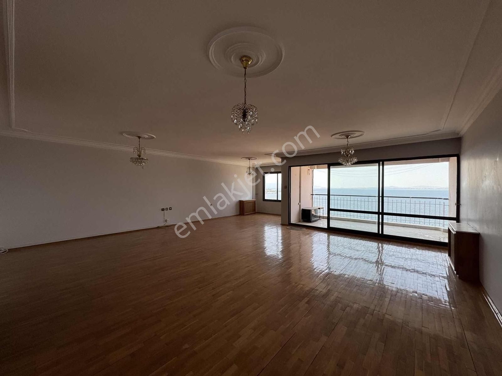 Bürmen'den Panoramik Deniz Manzaralı Cadde Üstü Otoparklı Daire - Görsel 24