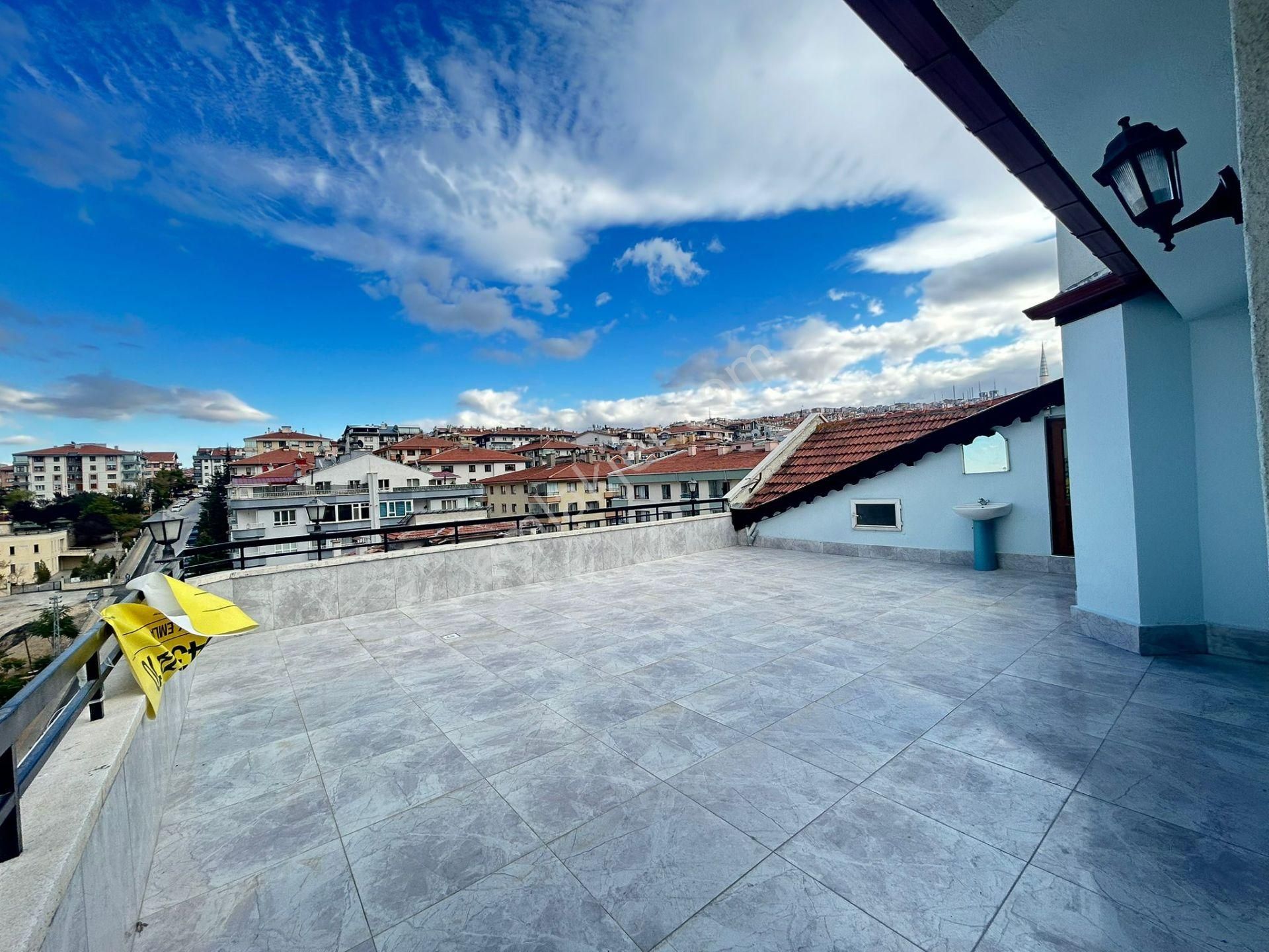 Taner'den Öveçler'de 5+1 Asansörlü Teraslı 240m2 Süper Lüks Dubleks - Görsel 5