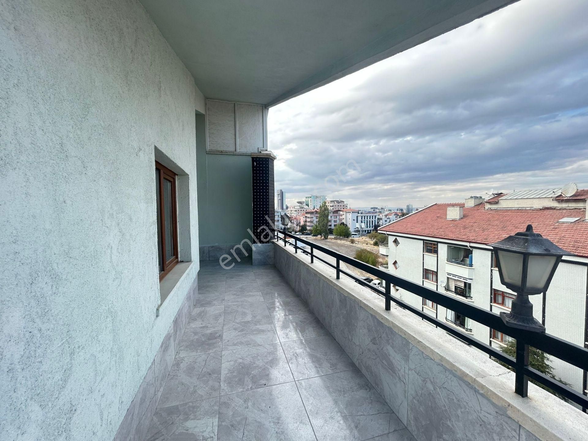 Taner'den Öveçler'de 5+1 Asansörlü Teraslı 240m2 Süper Lüks Dubleks - Görsel 20