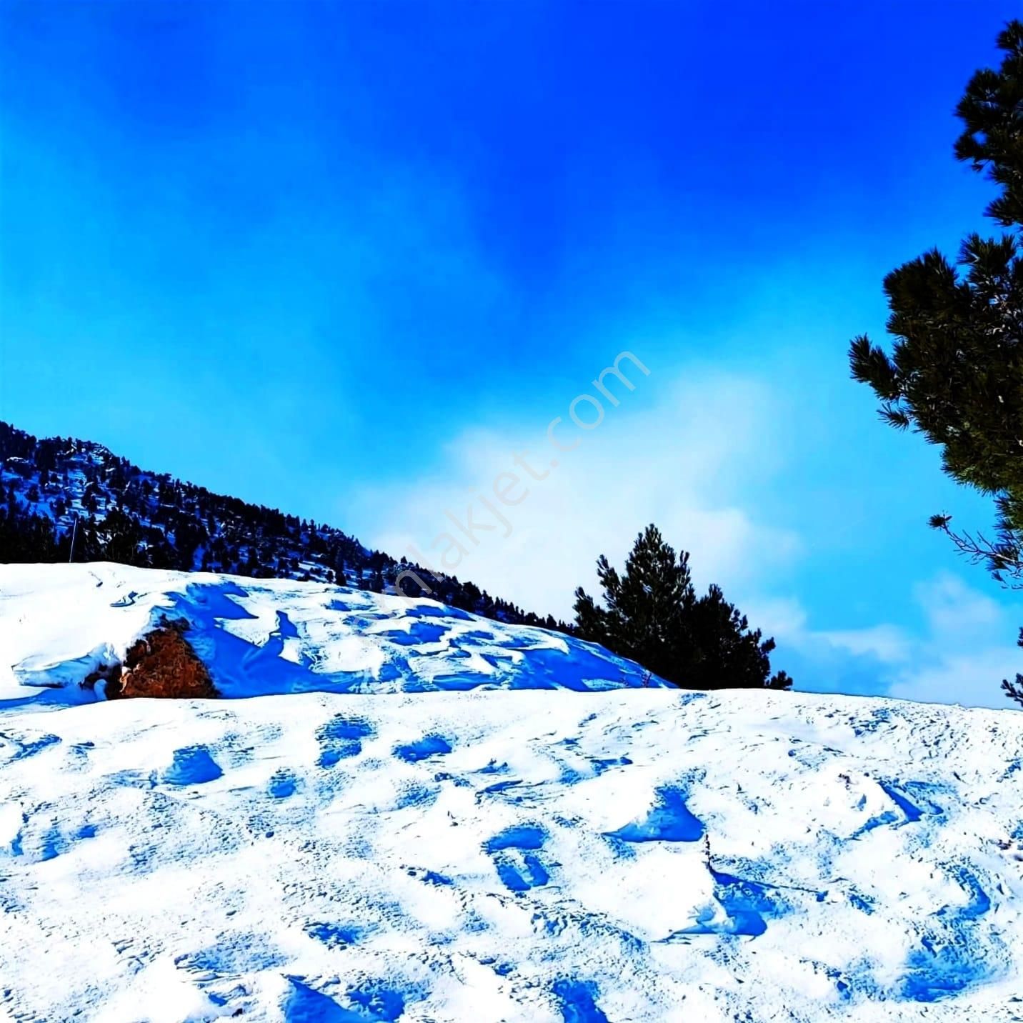 Kar Emlaktan Yenikonacık Bozkırlı Mevkiinde 425 M2 Satılık Arsa