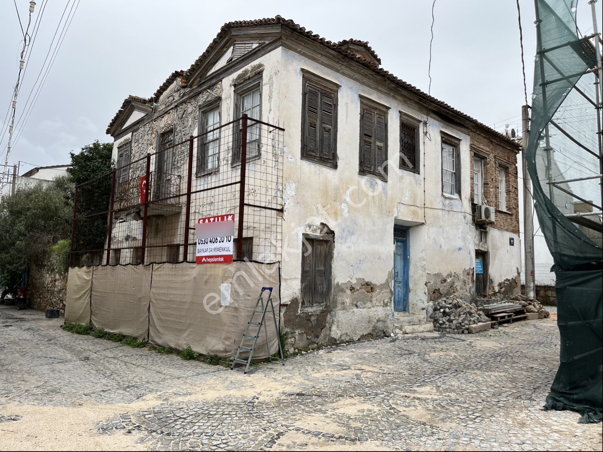 Çeşme İnönü’de Muhteşem 11 Odalı Bina