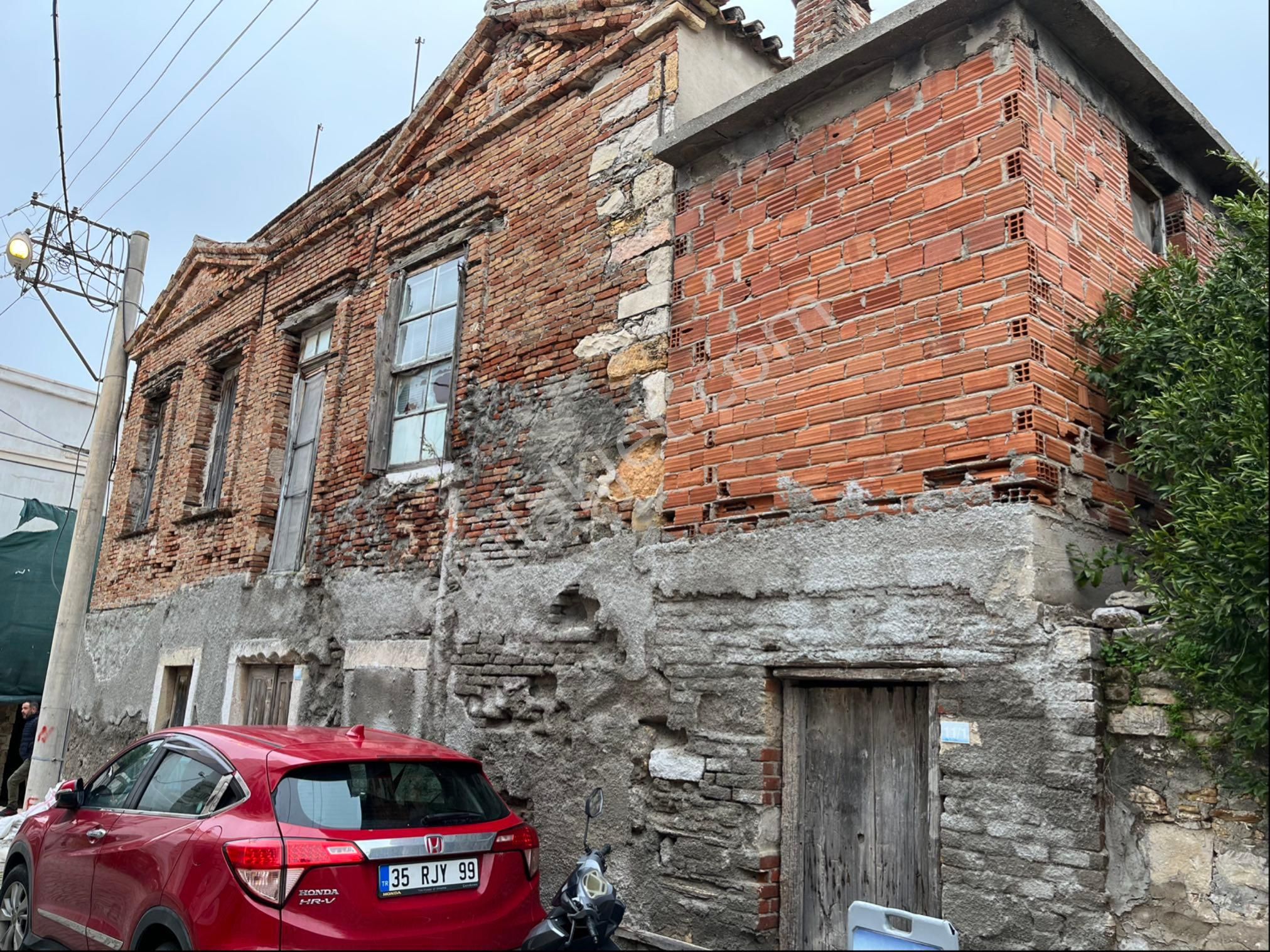 Çeşme İnönü’de Muhteşem 11 Odalı Bina - Görsel 9