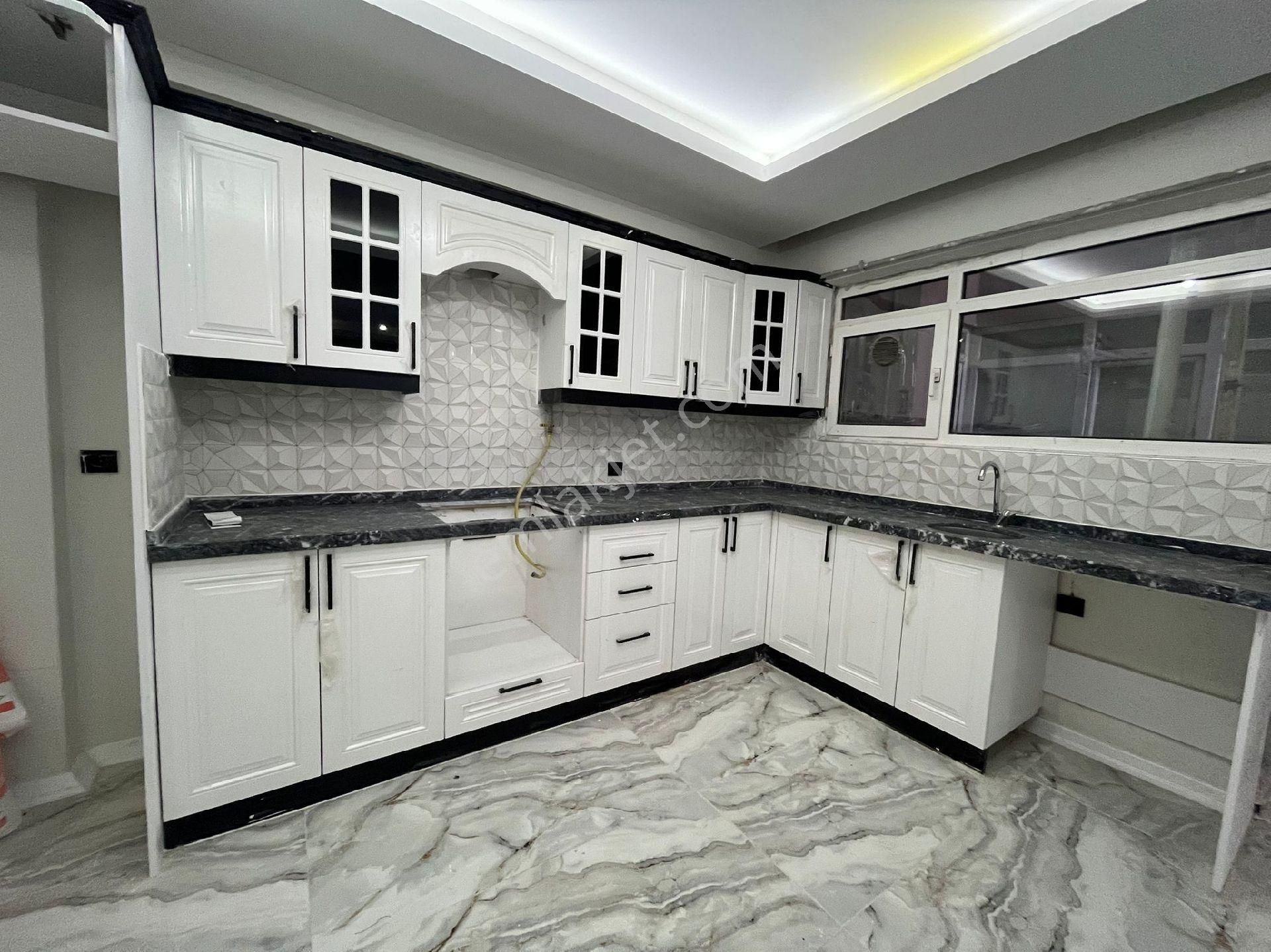 Evim-nur'dan Ulugazi Mh. 4+1 180m2 Full İçi Yapılı Fırsat Daire