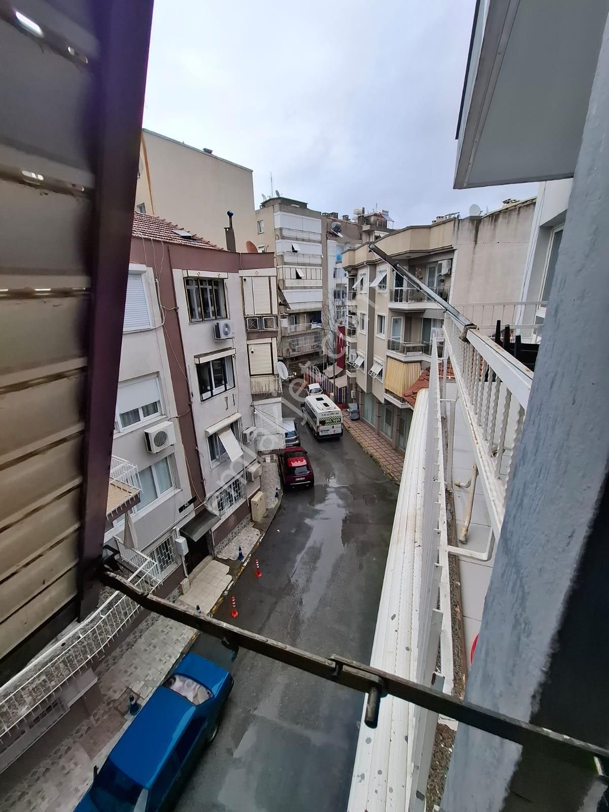 Balçova Eğitim Mah. Metro Yakını D. Gazlı Kiralık 3+1 Daire - Görsel 11