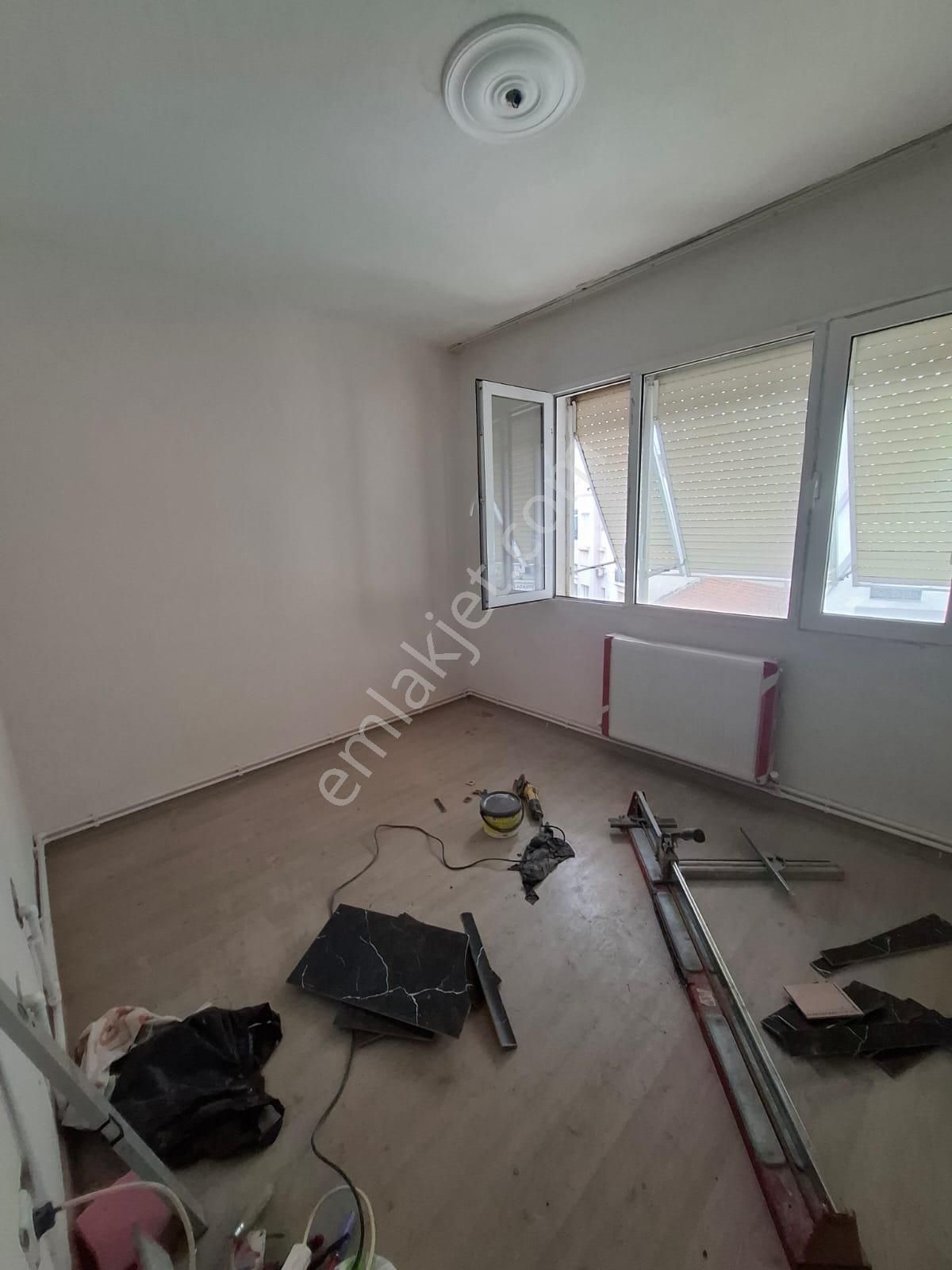 Balçova Eğitim Mah. Metro Yakını D. Gazlı Kiralık 3+1 Daire