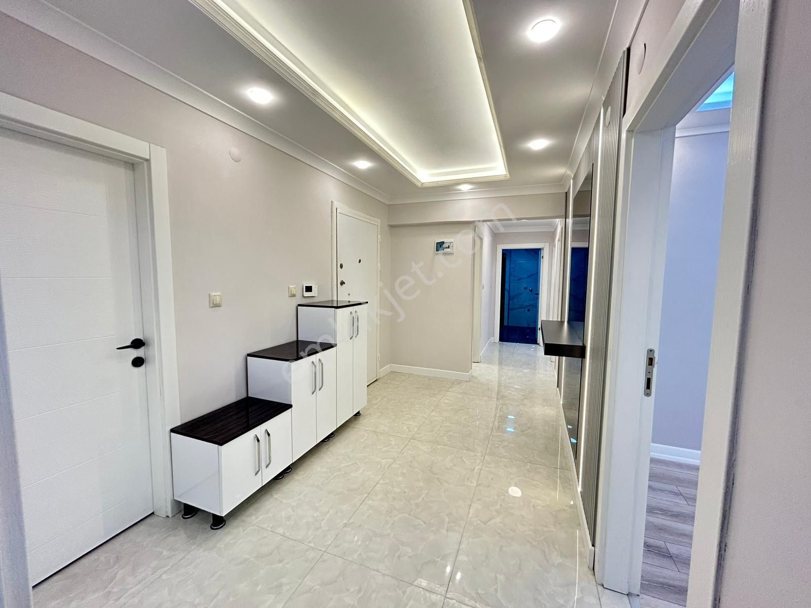 Taner'den Dikmen Sokullu'da 3+1+kiler Süper Lüks Giriş Kat - Görsel 4