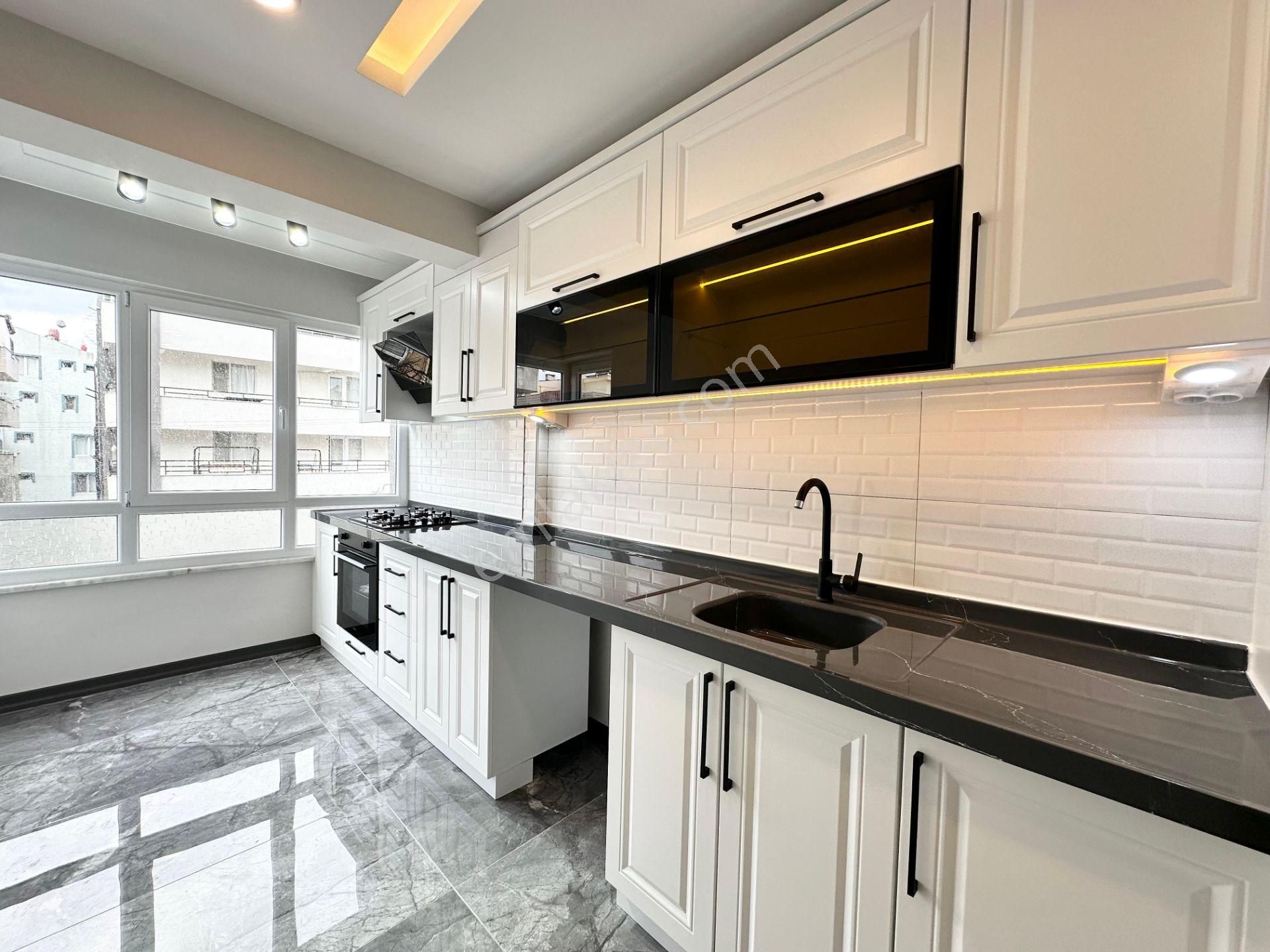 ꧁ay Emlaktan꧂akçay Merkezde Denize 300 Mt Ön Cephe Arakat İçi Komple Yapılı Satılık 2+1 Lüks Daire