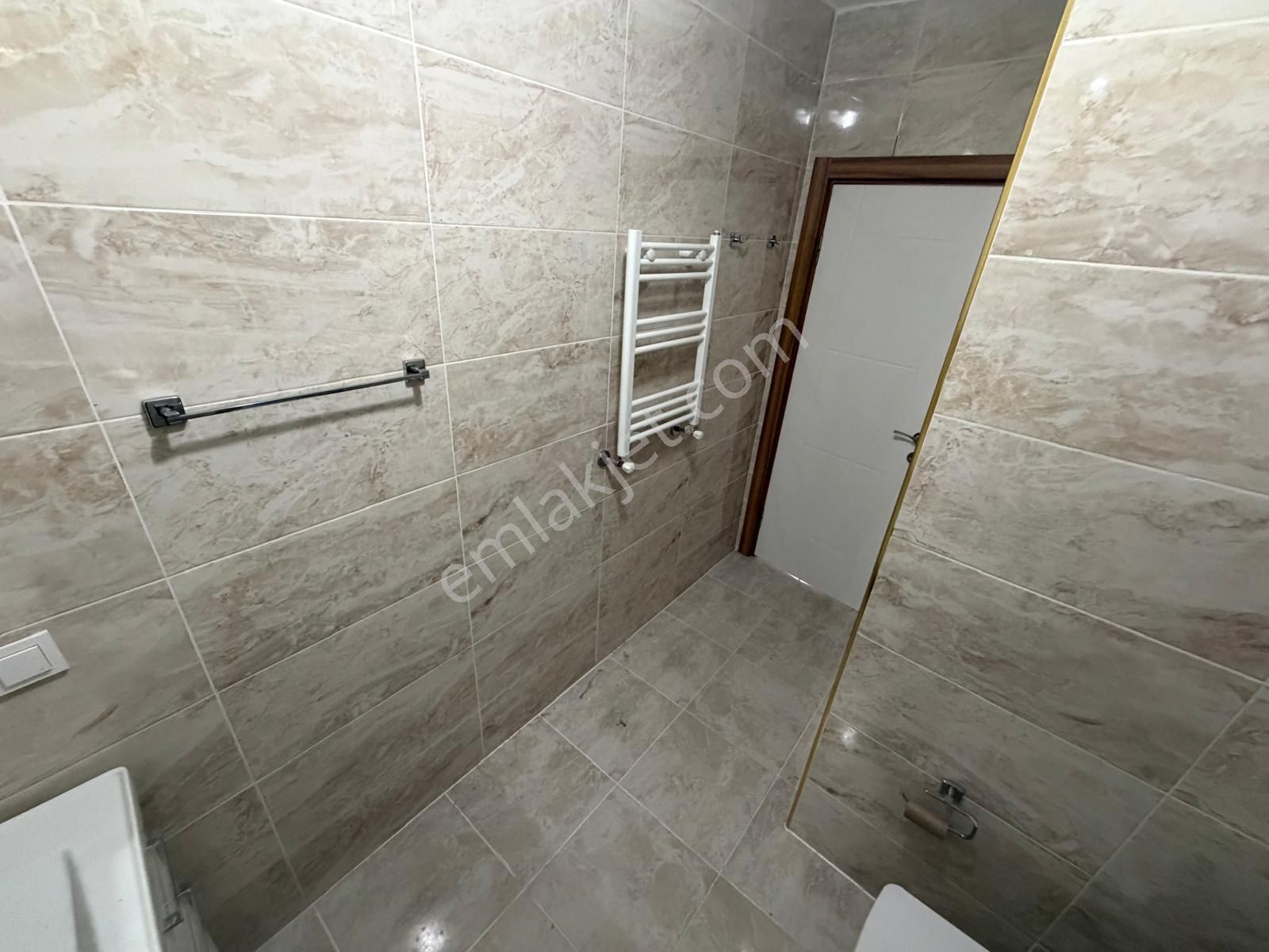 Bahçelievler'de 9 Yıllık Binada K.otoparklı 3+1 Ferah Ara Kat - Görsel 21