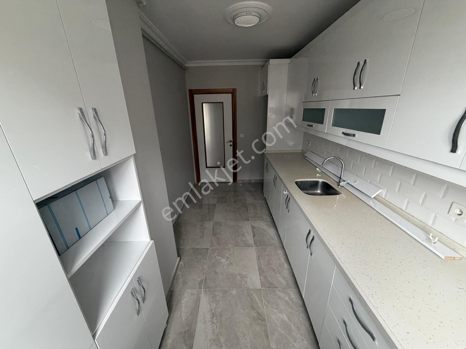 Bahçelievler'de 9 Yıllık Binada K.otoparklı 3+1 Ferah Ara Kat - Görsel 18