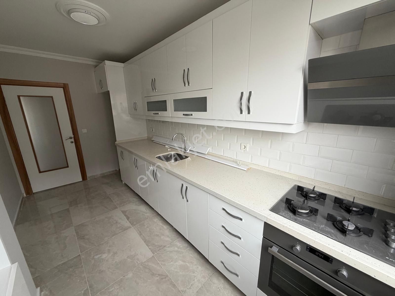 Bahçelievler'de 9 Yıllık Binada K.otoparklı 3+1 Ferah Ara Kat - Görsel 17