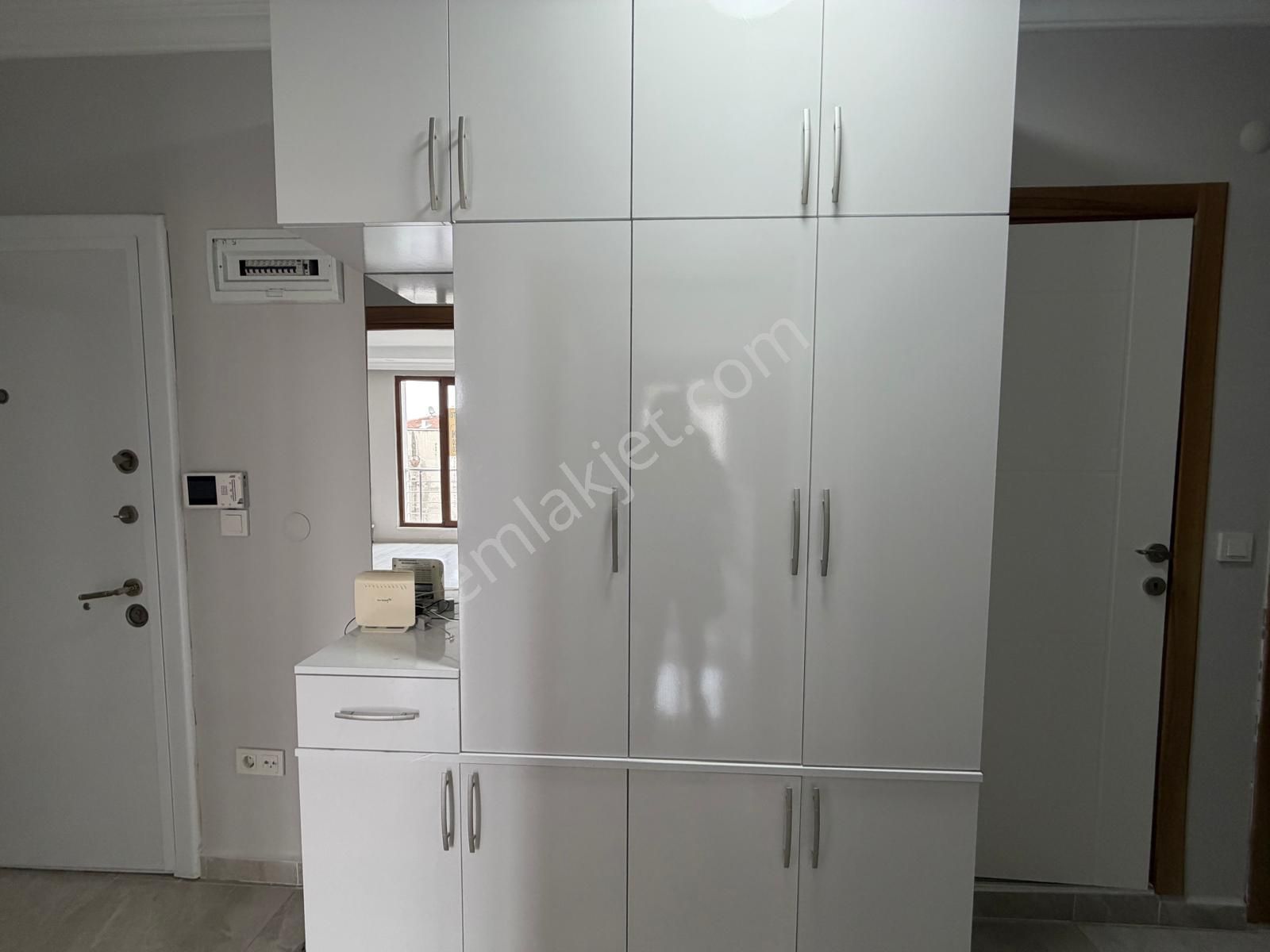 Bahçelievler'de 9 Yıllık Binada K.otoparklı 3+1 Ferah Ara Kat - Görsel 24