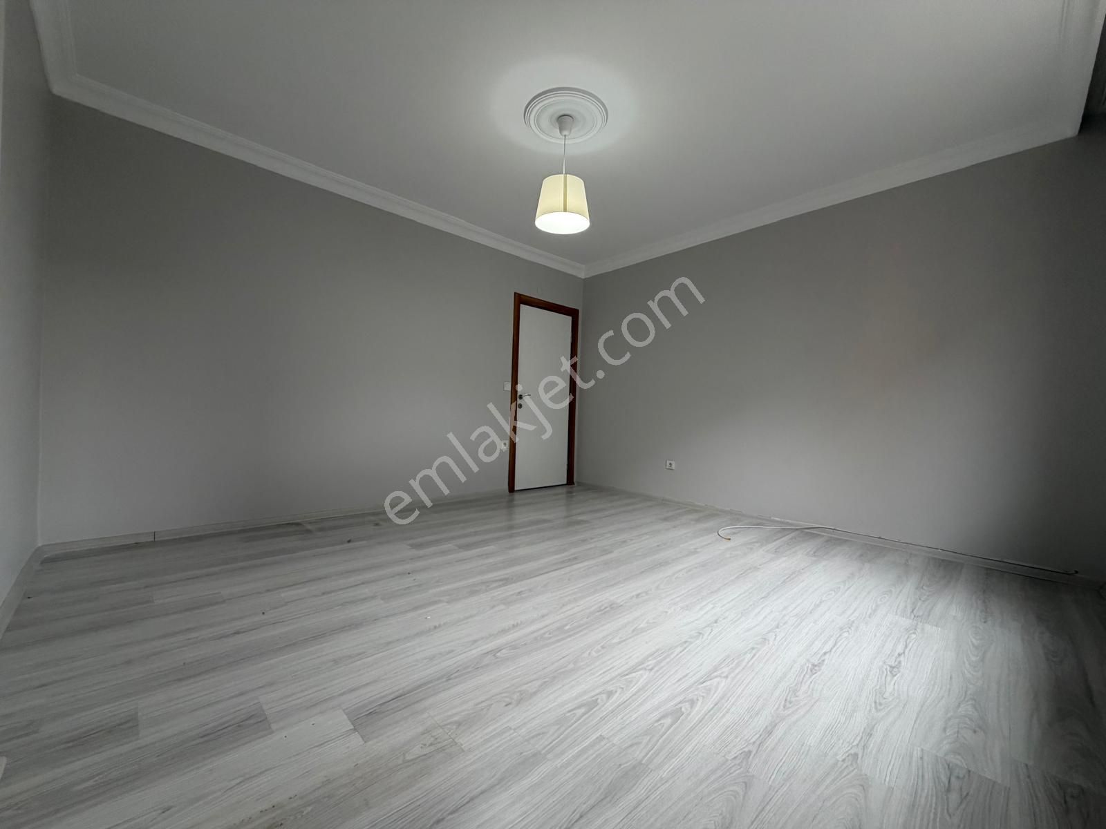 Bahçelievler'de 9 Yıllık Binada K.otoparklı 3+1 Ferah Ara Kat - Görsel 7