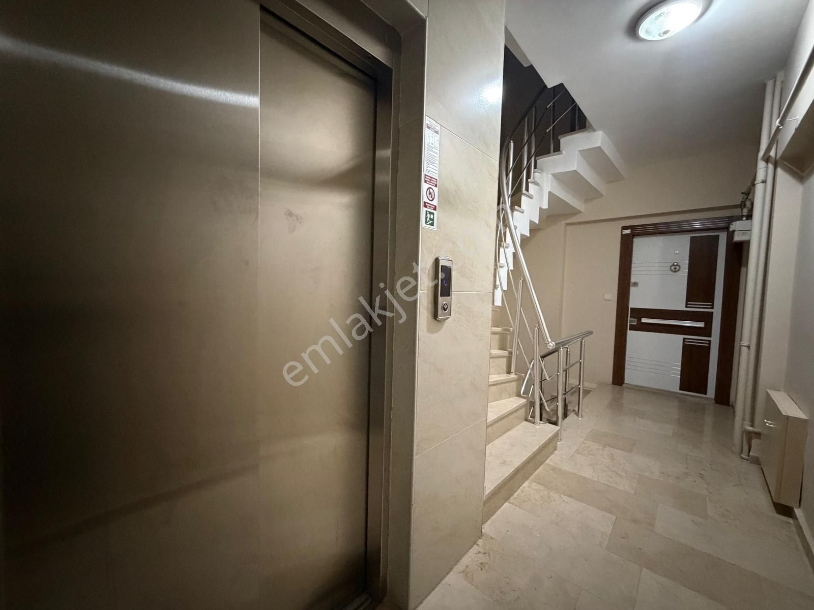 Bahçelievler'de 9 Yıllık Binada K.otoparklı 3+1 Ferah Ara Kat - Görsel 25