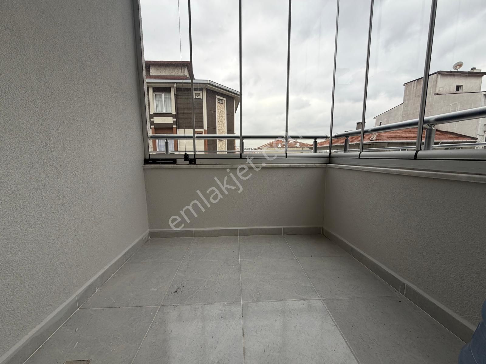 Bahçelievler'de 9 Yıllık Binada K.otoparklı 3+1 Ferah Ara Kat - Görsel 5