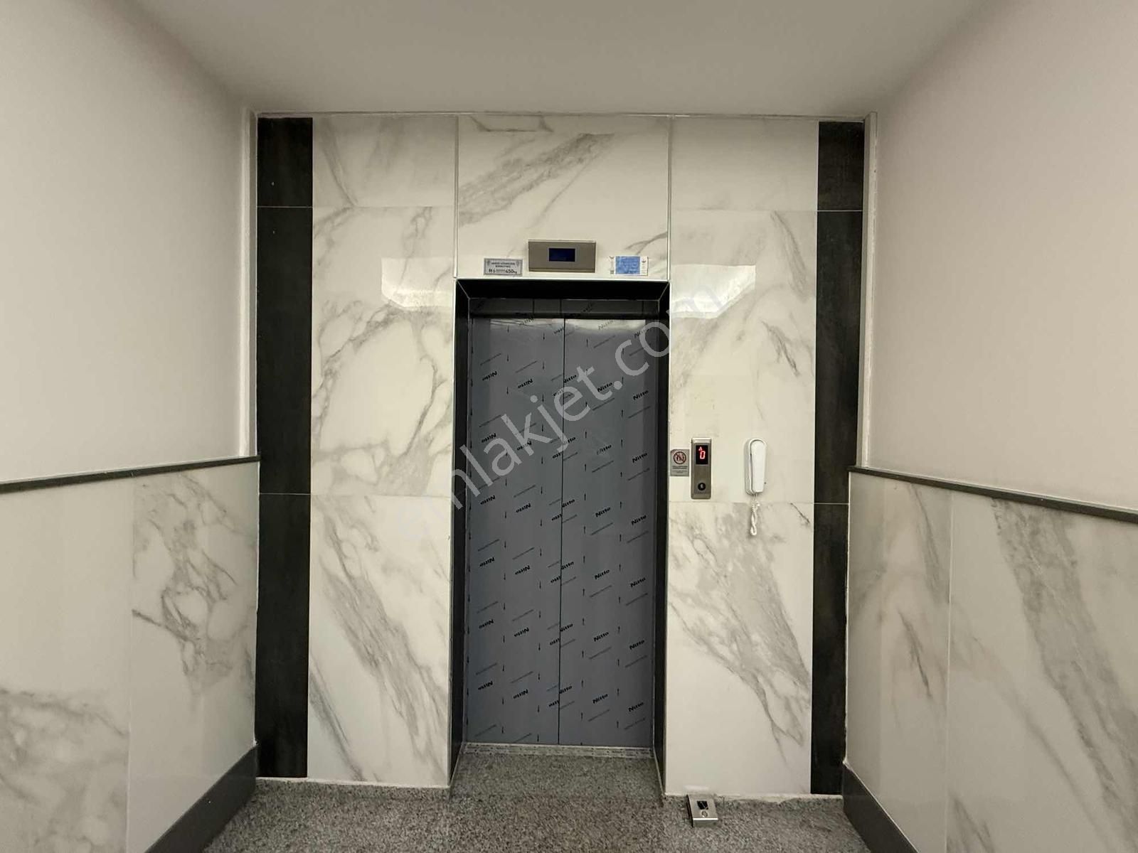 Ataşehir'de Yeni Binada Eşyalı Kiralık 1+1 Daire - Görsel 20