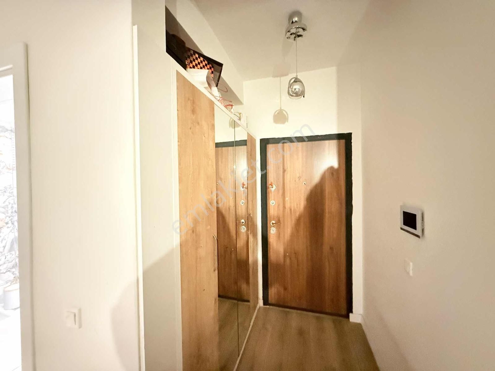 Ataşehir'de Yeni Binada Eşyalı Kiralık 1+1 Daire - Görsel 2