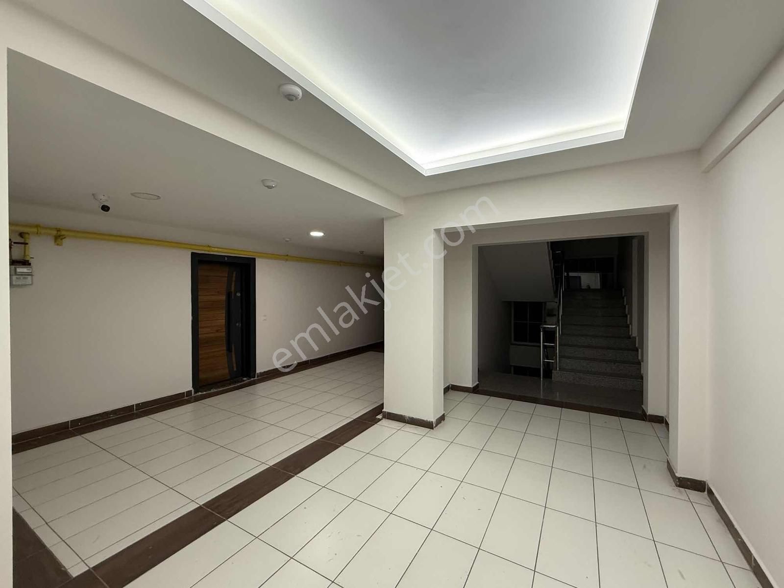 Ataşehir'de Yeni Binada Eşyalı Kiralık 1+1 Daire - Görsel 24