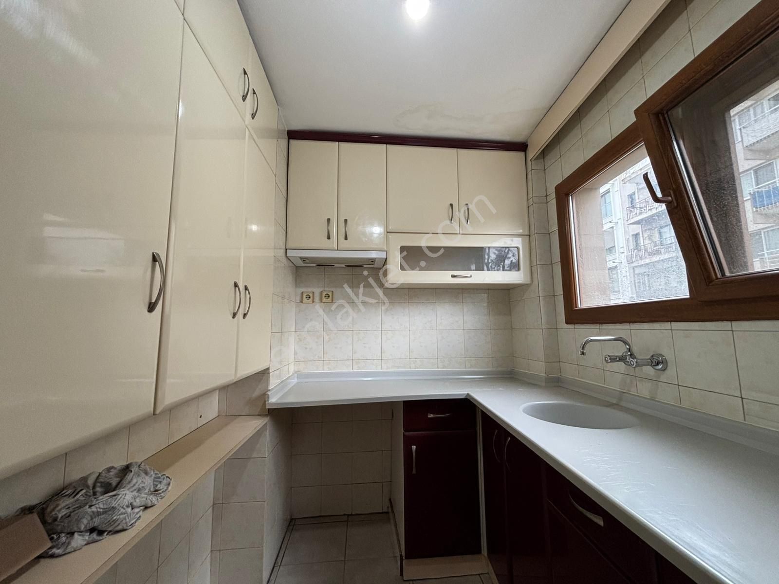 Alsancak Fuar Manzaralı Köşe 3+1 1.kat Bakımlı Kiralık Daire! - Görsel 12